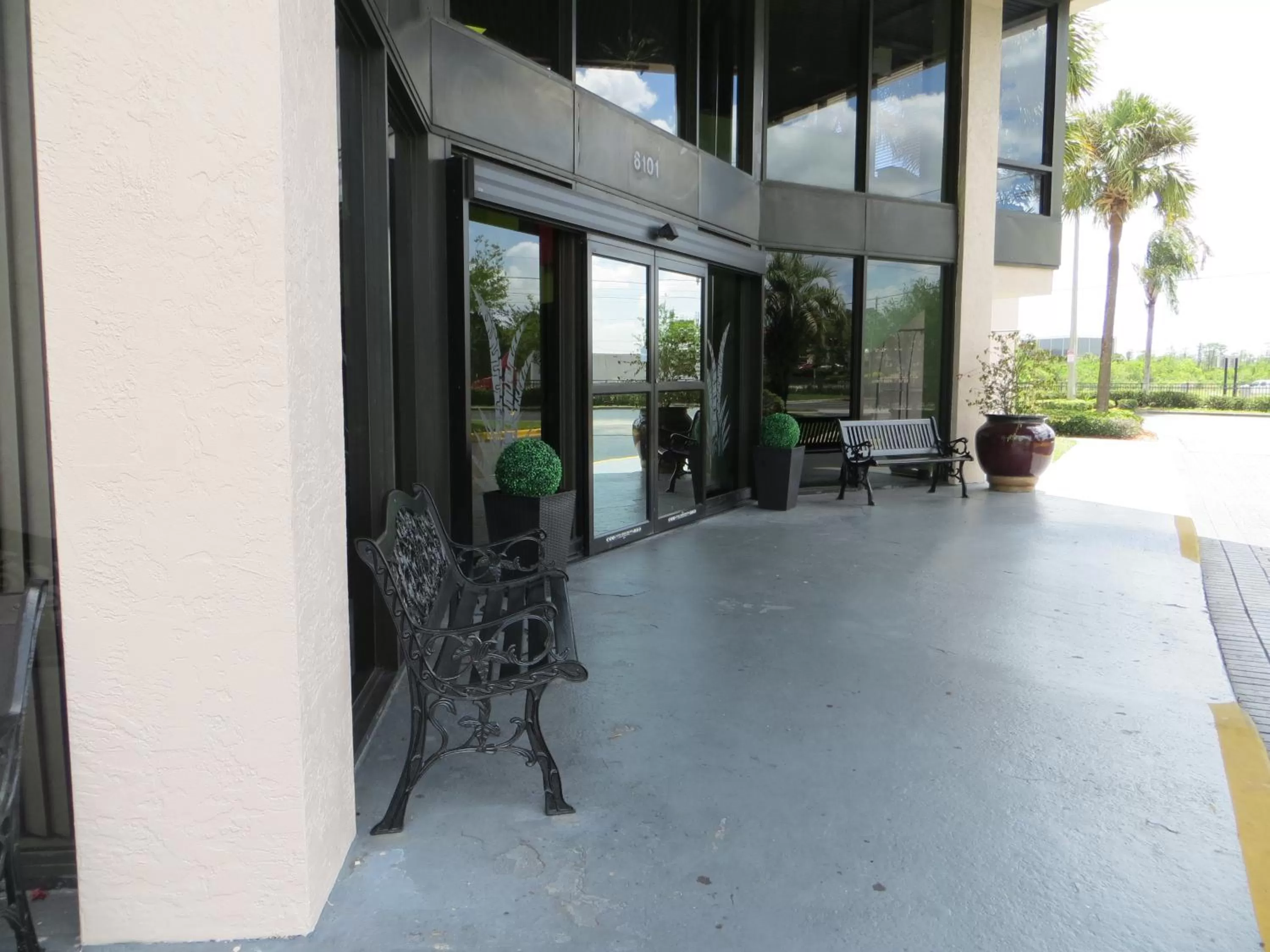 Facade/entrance in Grand Hotel Orlando at Universal Blvd - Shuttle to Theme Parks