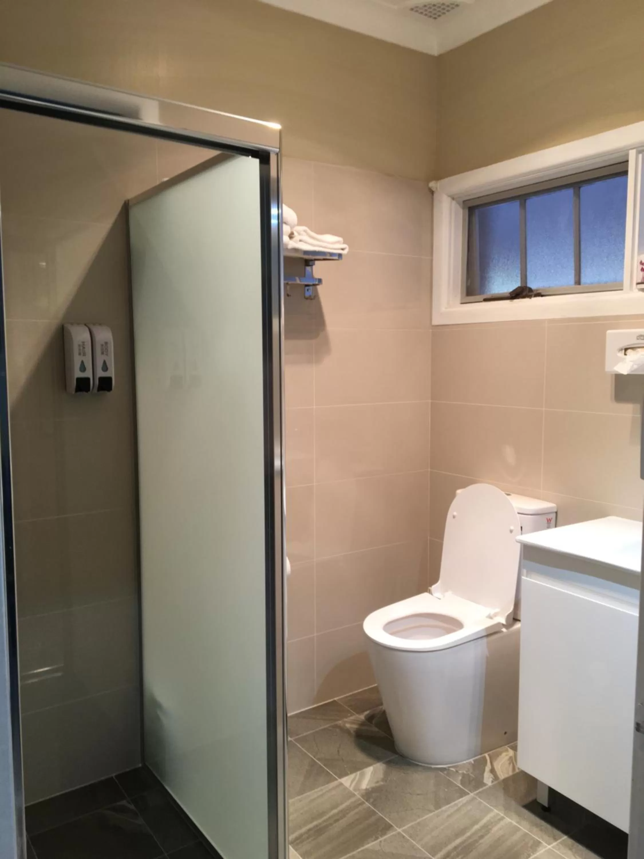 Bathroom in Poplars Inn Mittagong