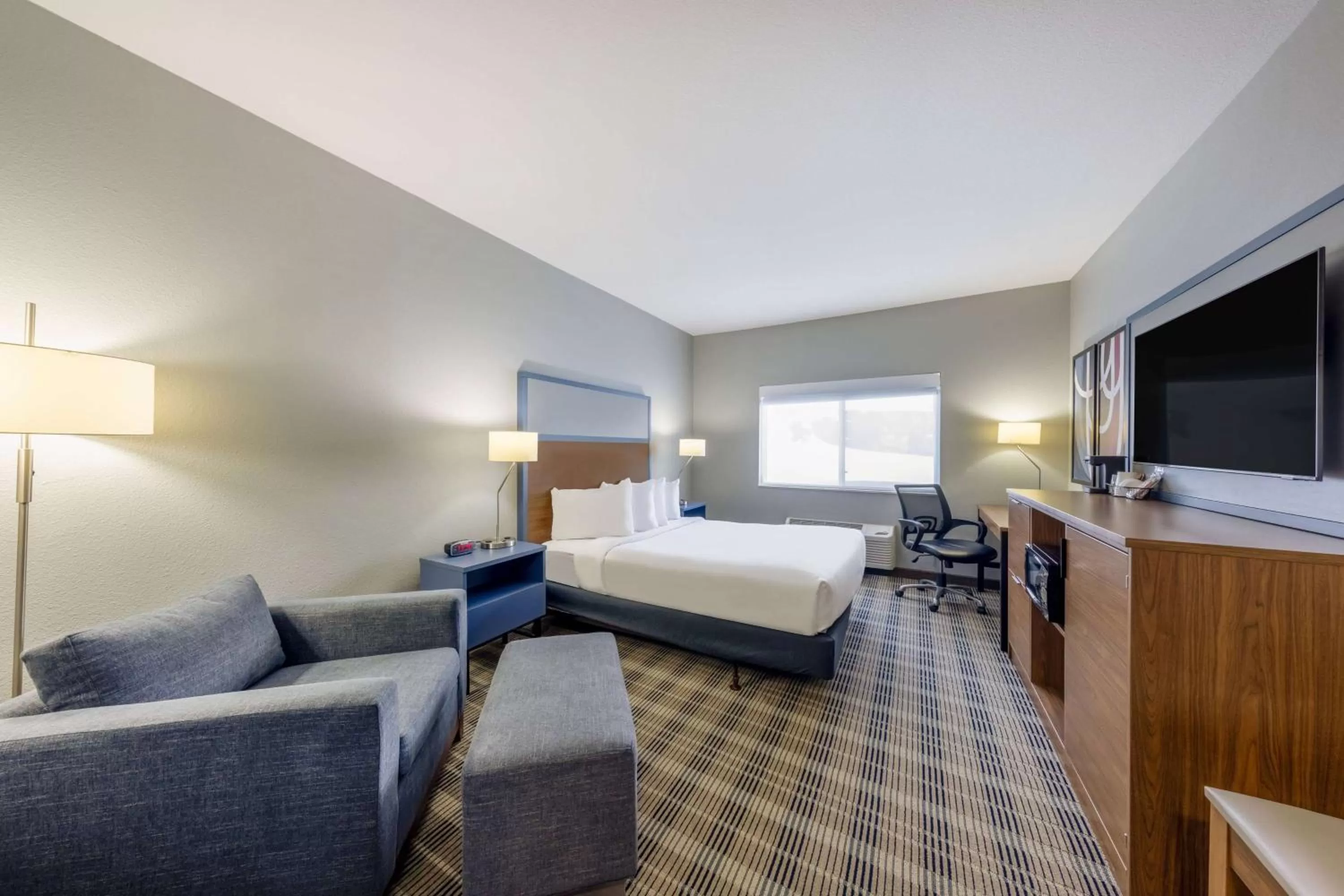 Photo of the whole room, Bed in AmericInn by Wyndham Duluth