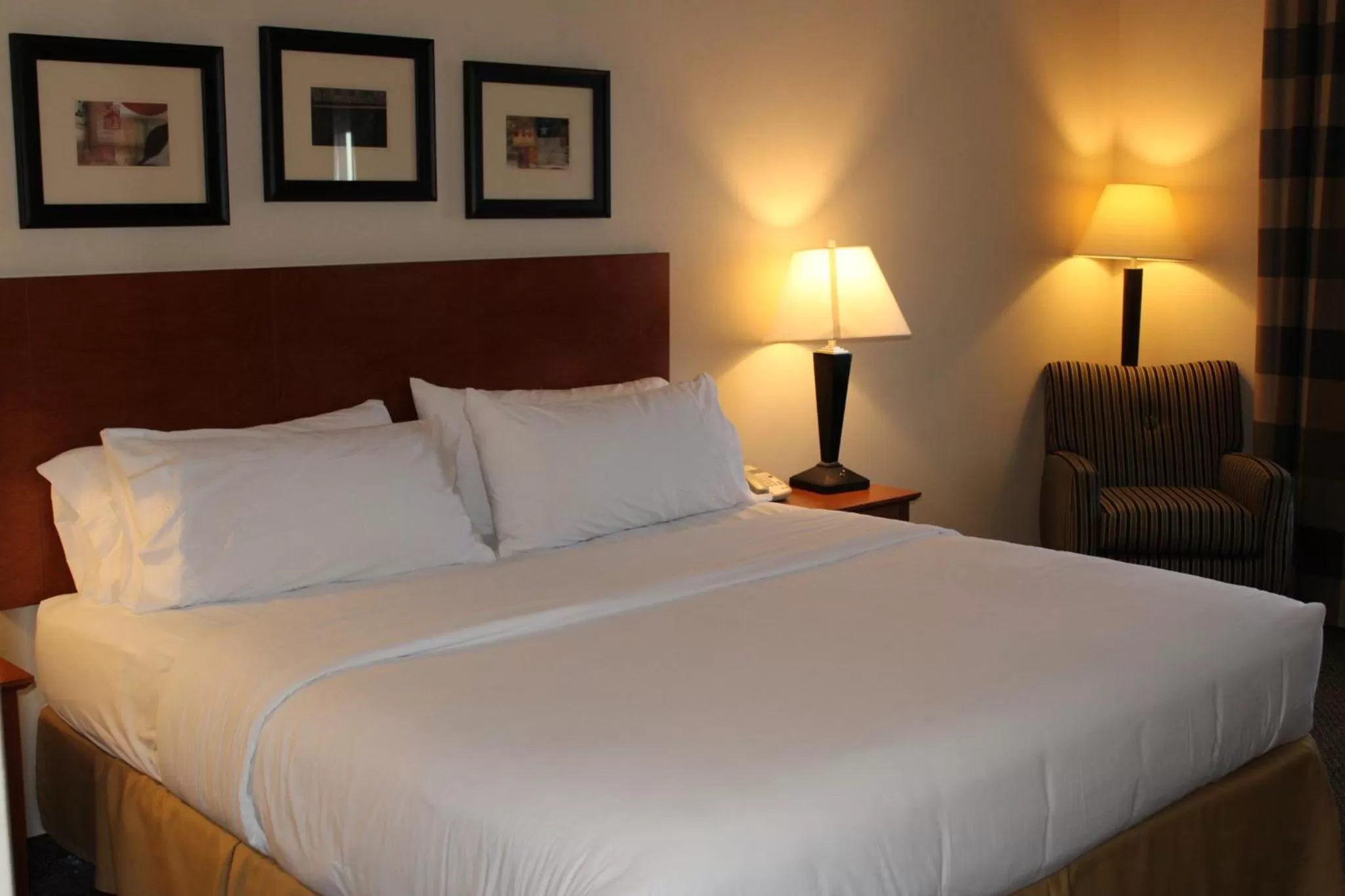 Photo of the whole room, Bed in Holiday Inn Express Hotel Vernal by IHG