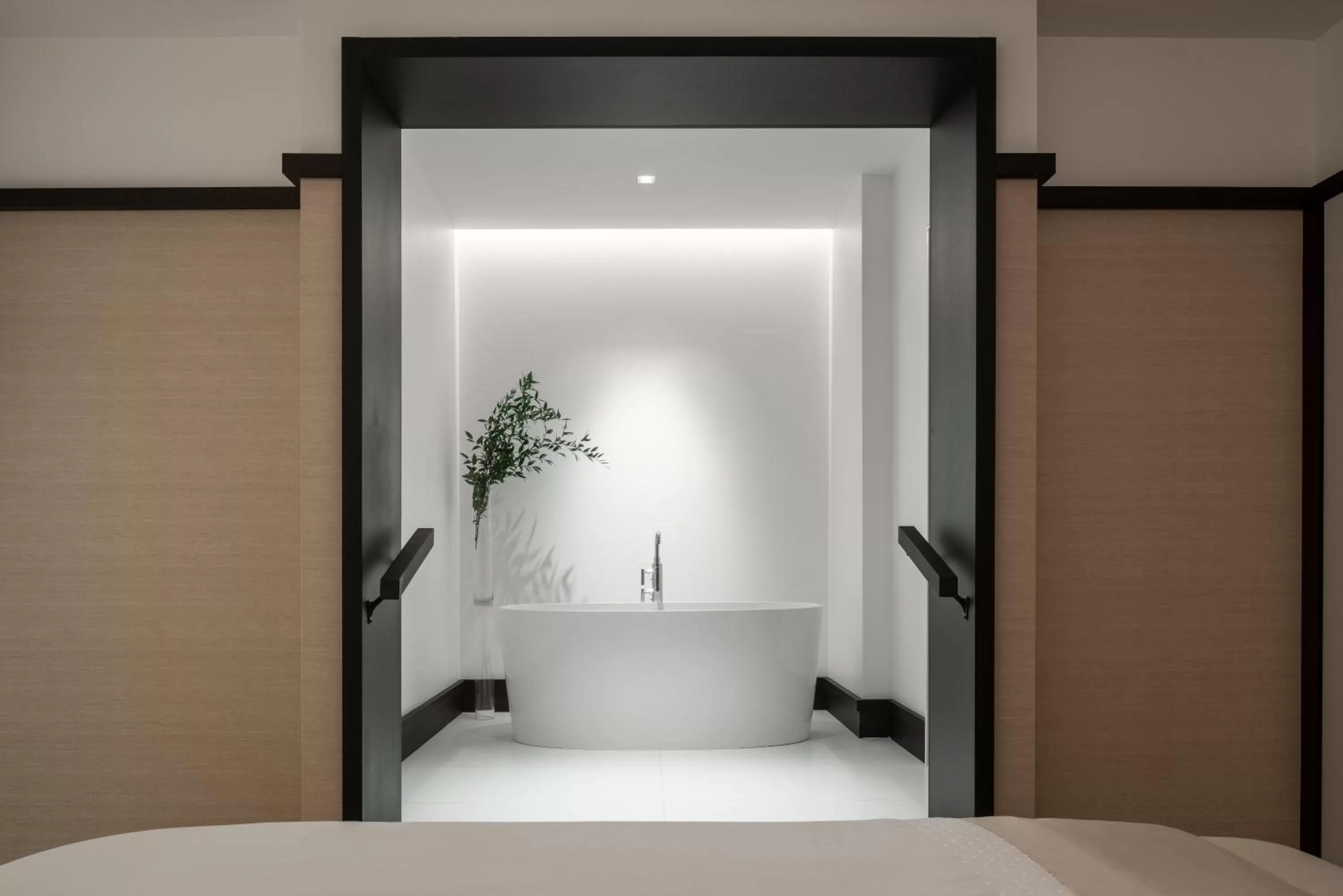 Spa and wellness centre/facilities, Bed in Four Seasons Hotel Montreal