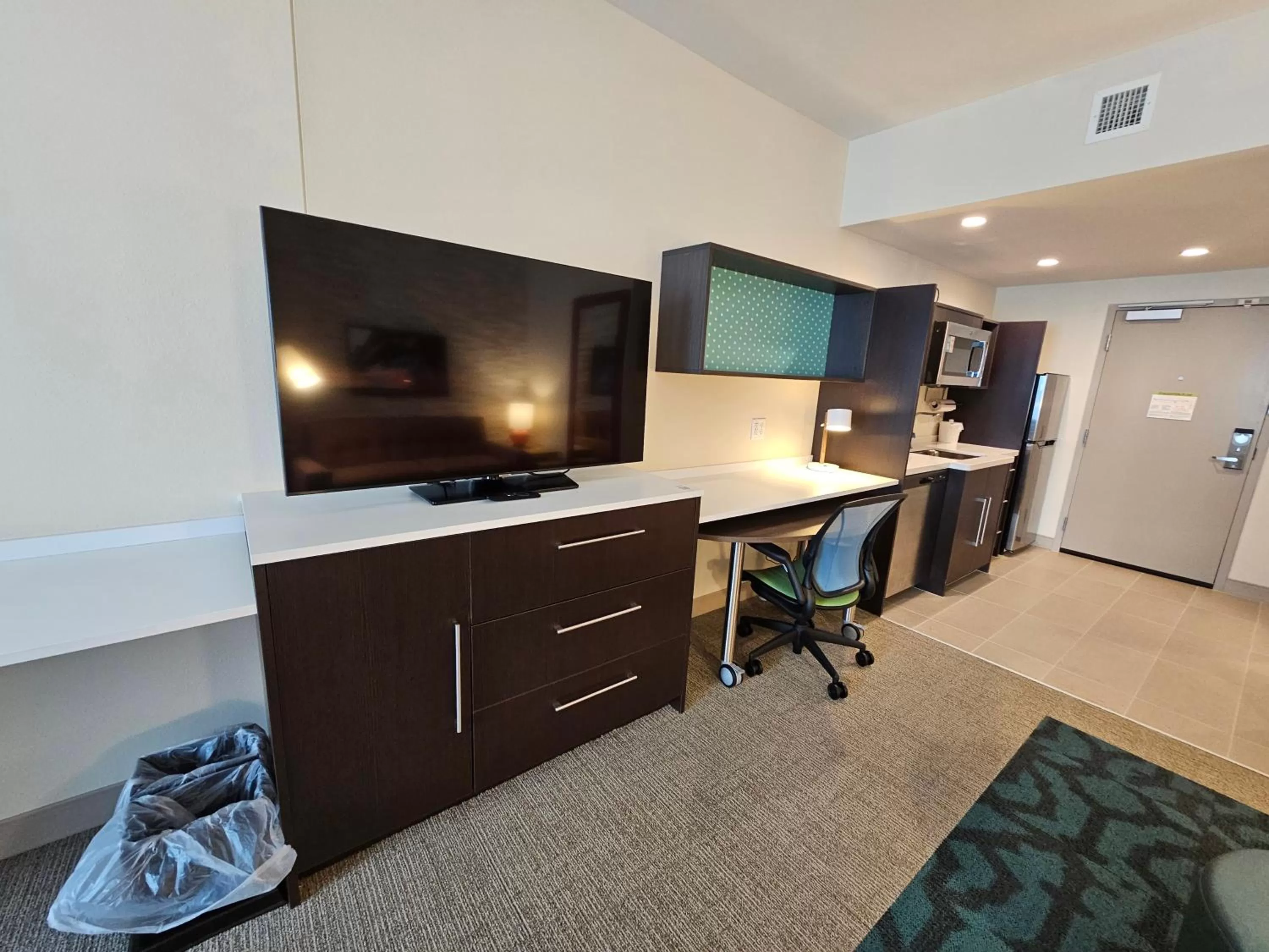 TV and multimedia in Home2 Suites By Hilton Allentown Bethlehem Airport