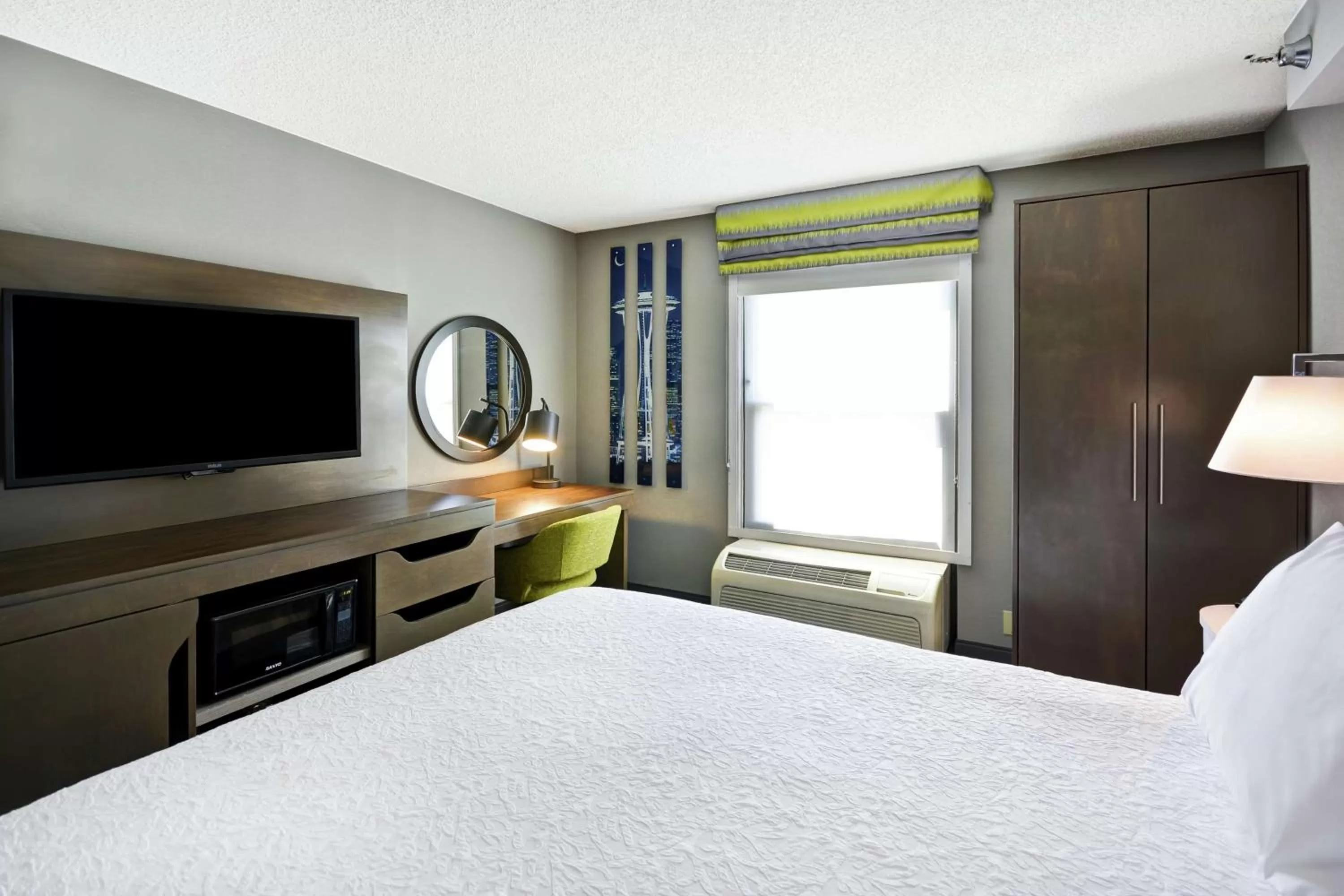 Bedroom, Bed in Hampton Inn Seattle/Southcenter