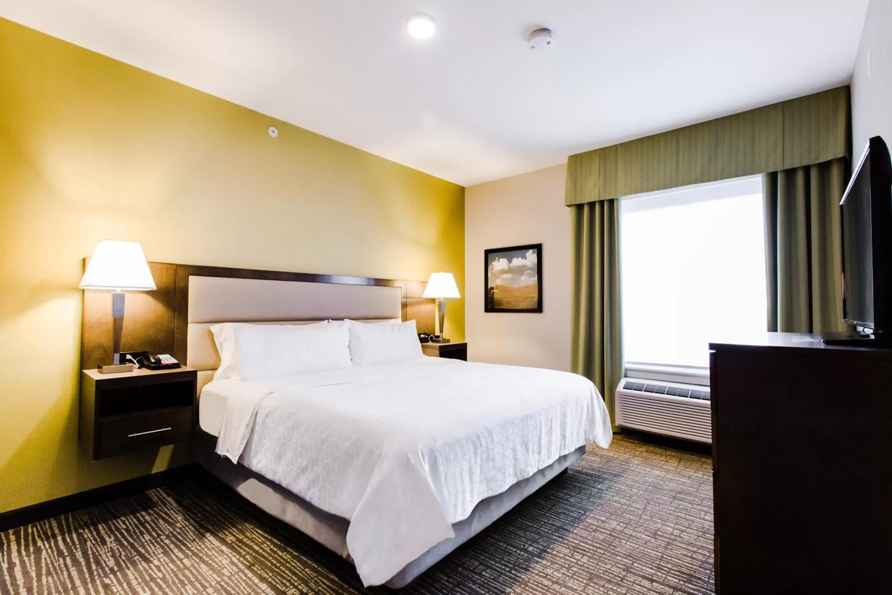Photo of the whole room, Bed in Candlewood Suites West Edmonton - Mall Area by IHG