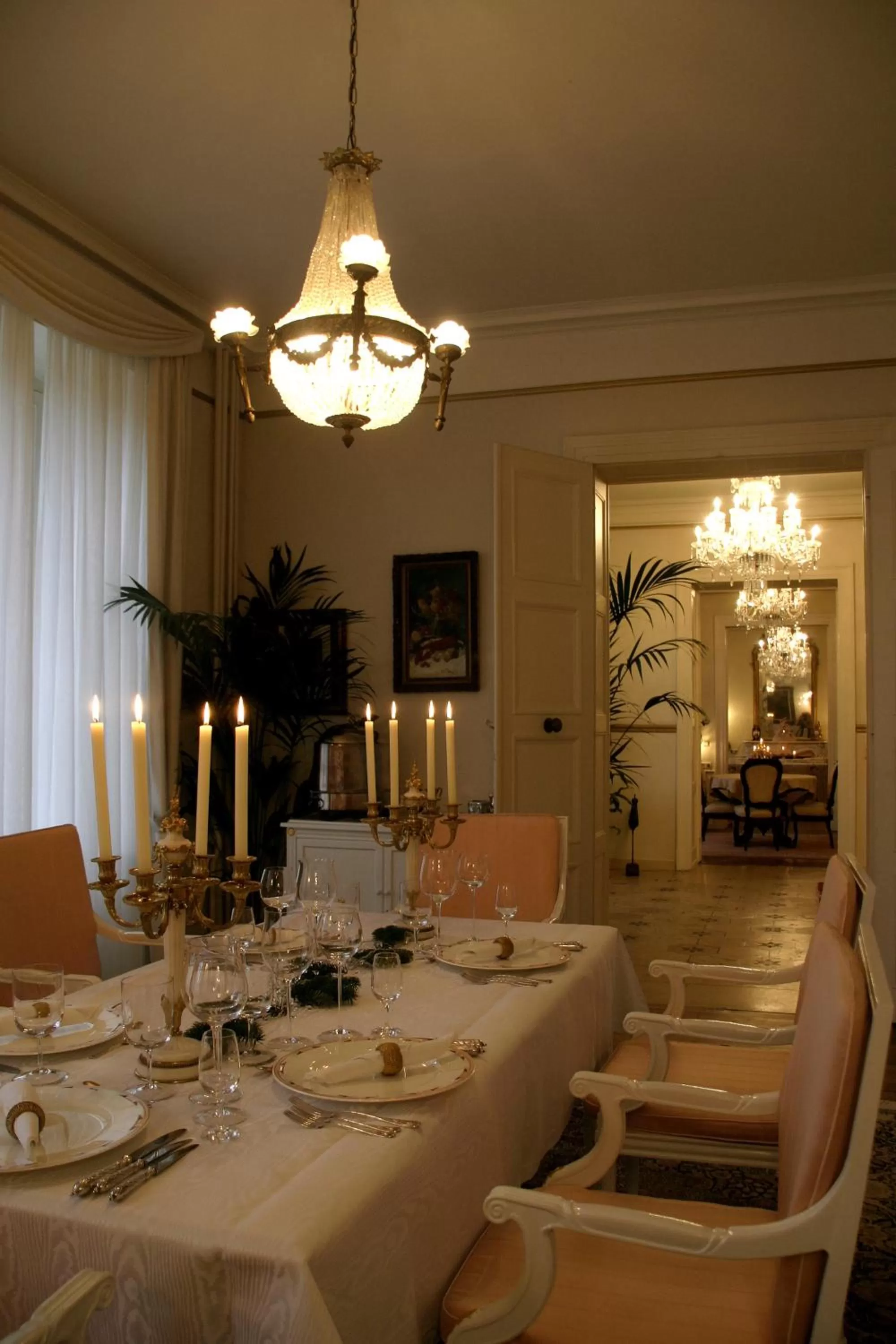 Dining area in Château Mesny