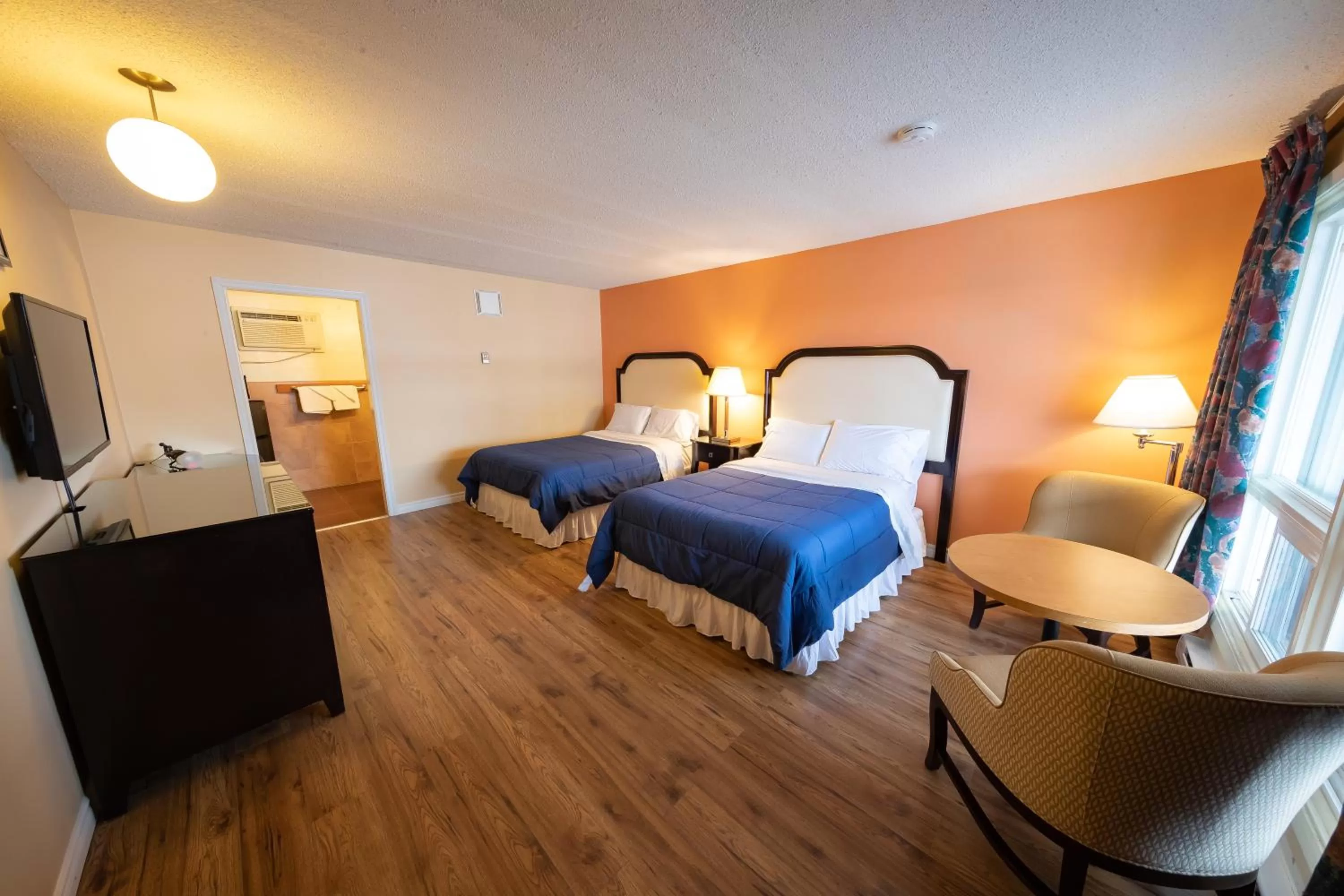 Bed in Choice Inn by the falls