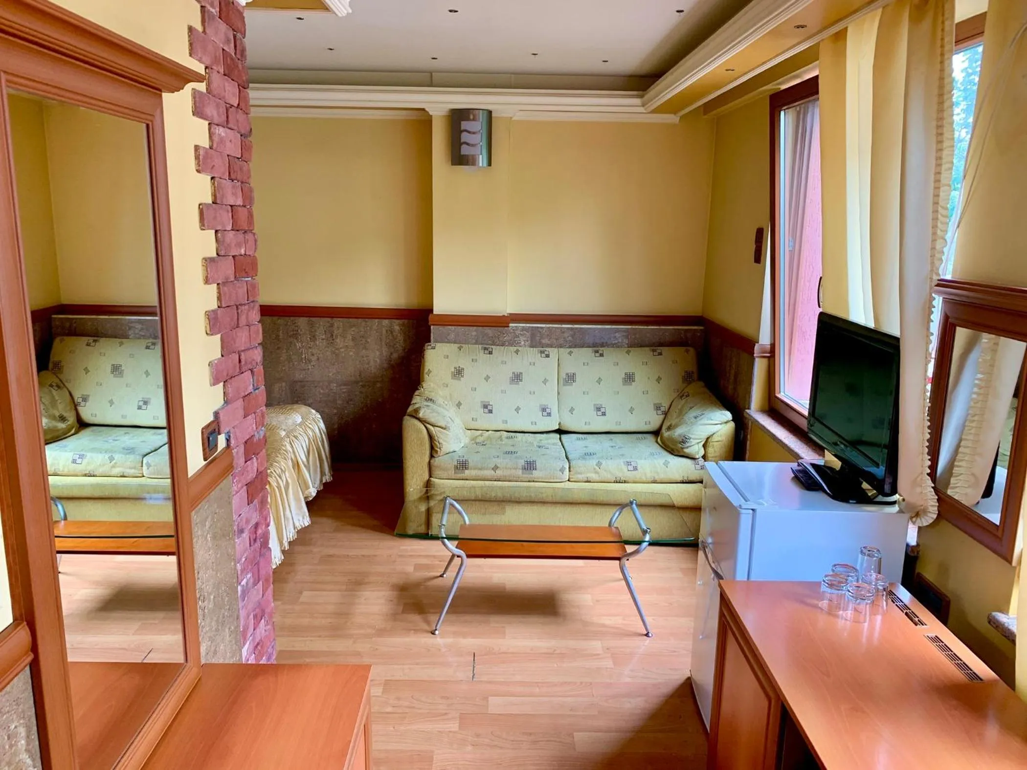 TV and multimedia in California Hotel