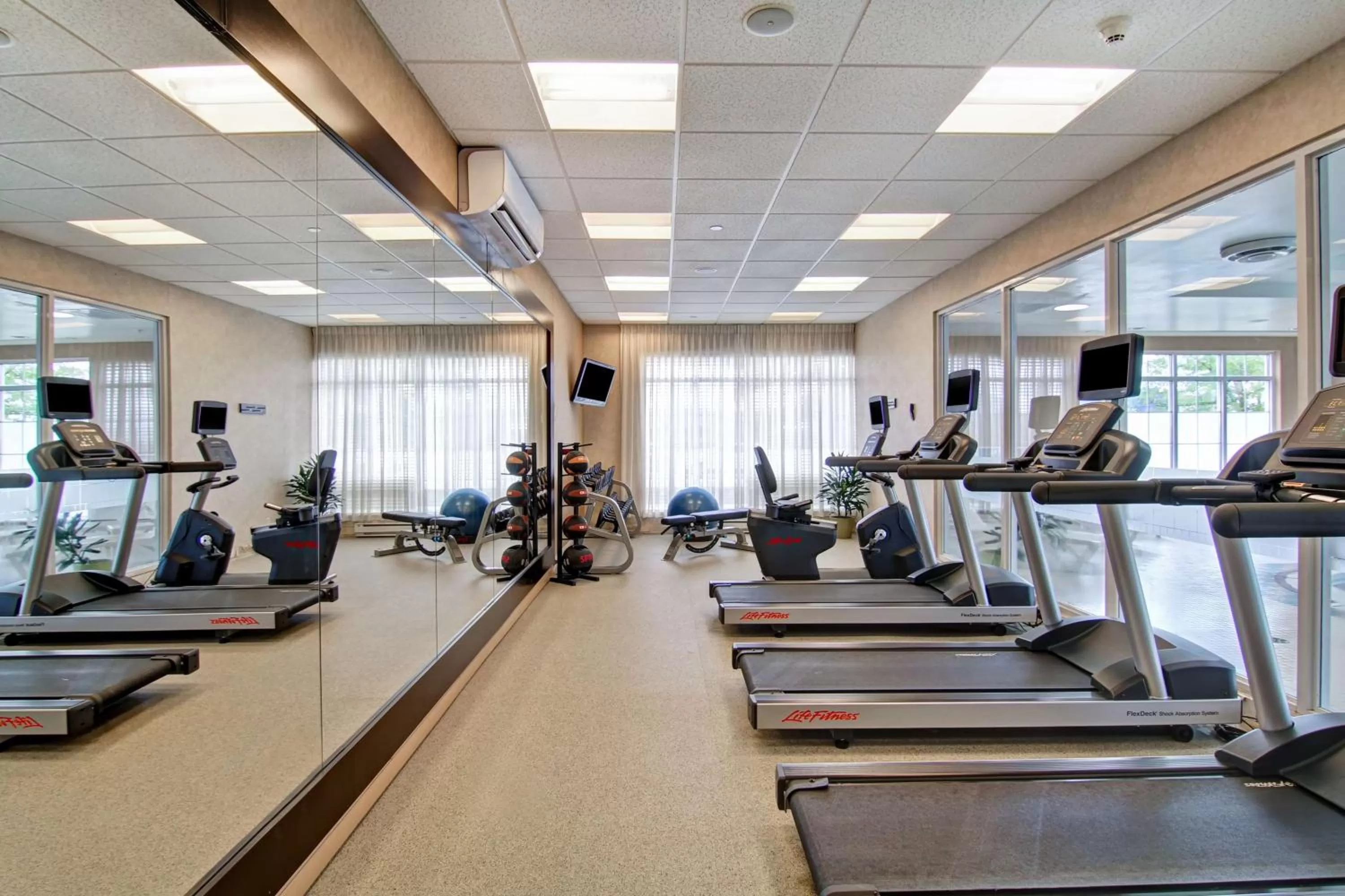 Fitness centre/facilities in Homewood Suites by Hilton Toronto Oakville