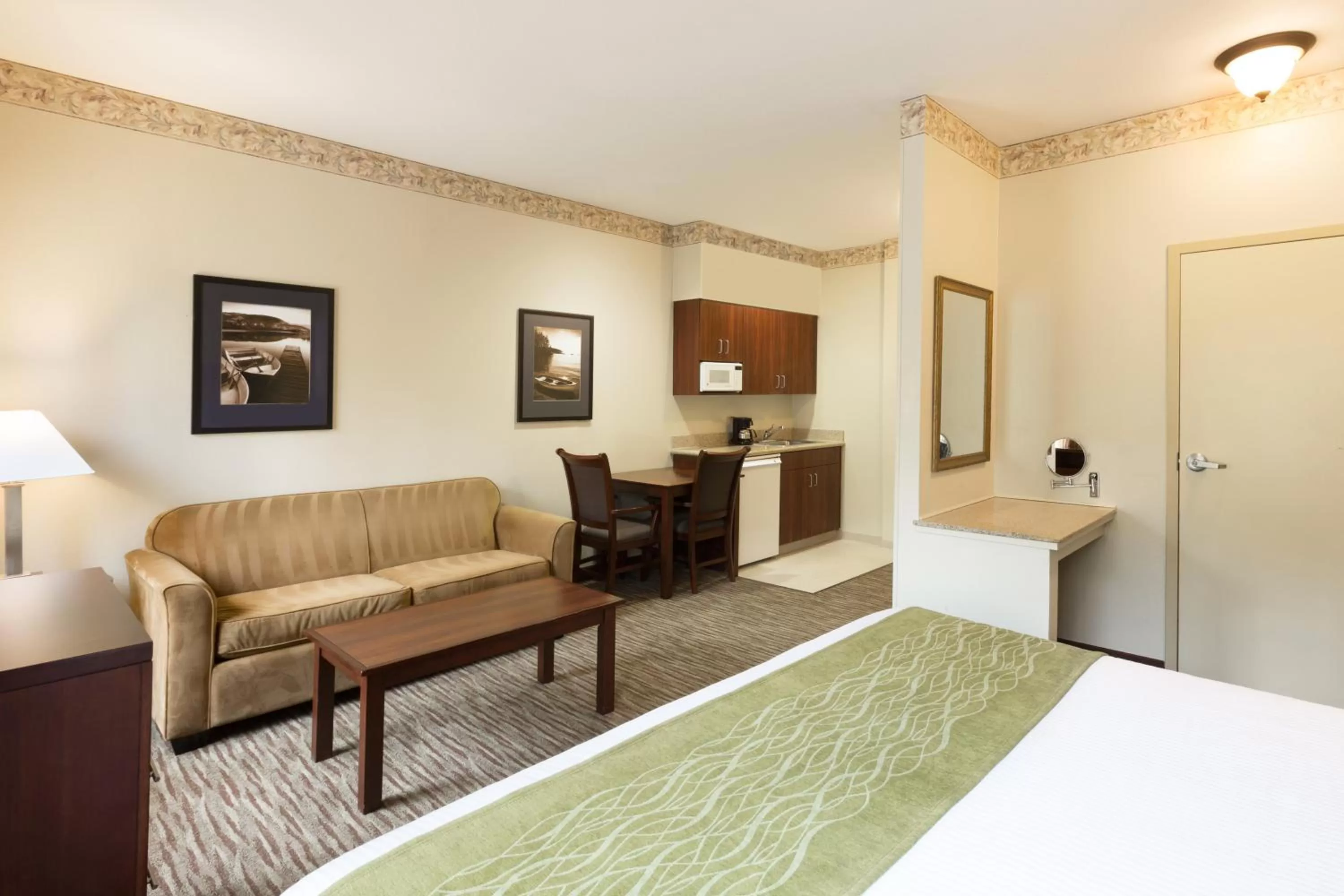 Bed in Hawthorn Suites by Wyndham Rancho Cordova/Folsom