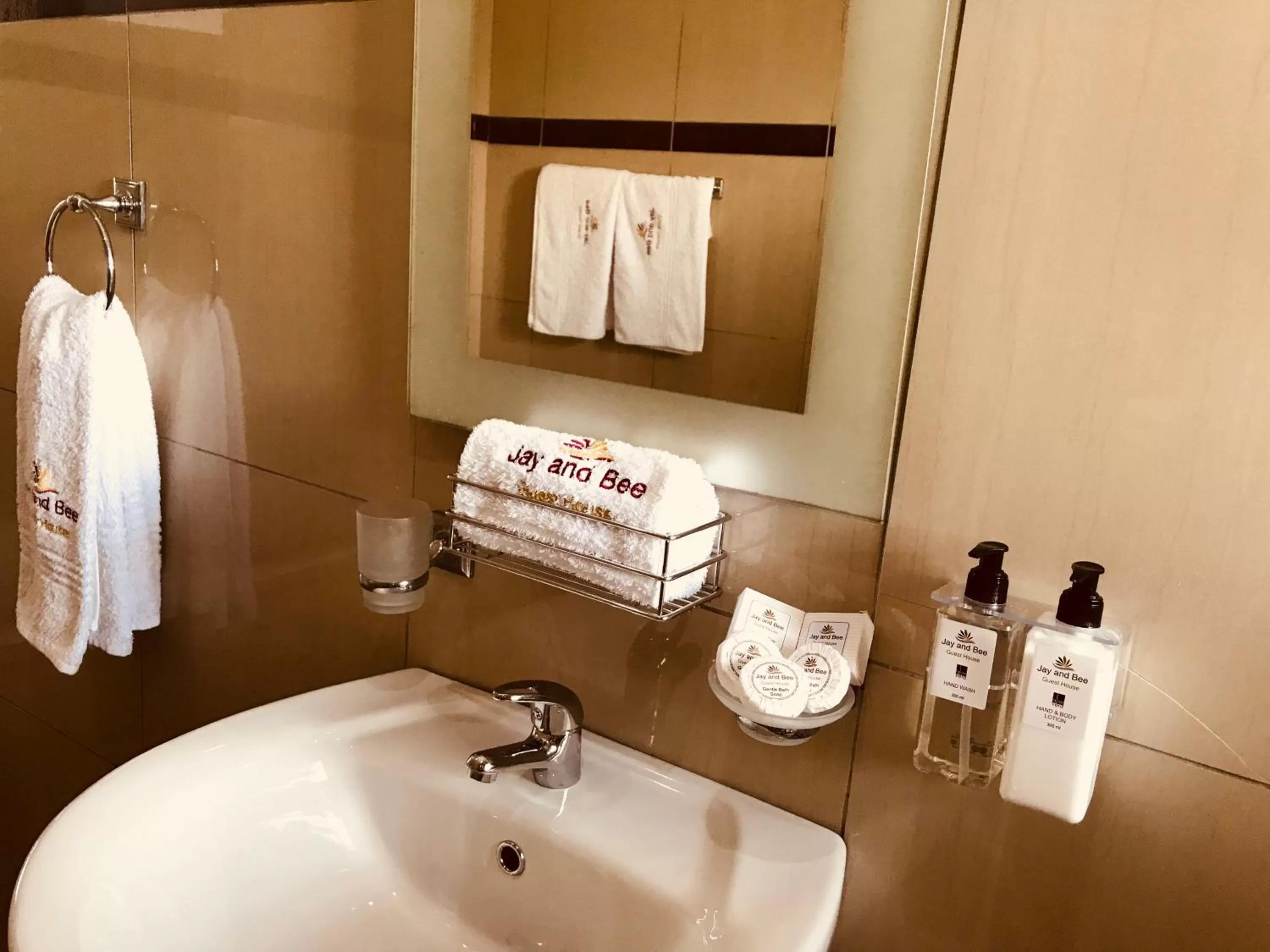 Jay and Bee Guesthouse