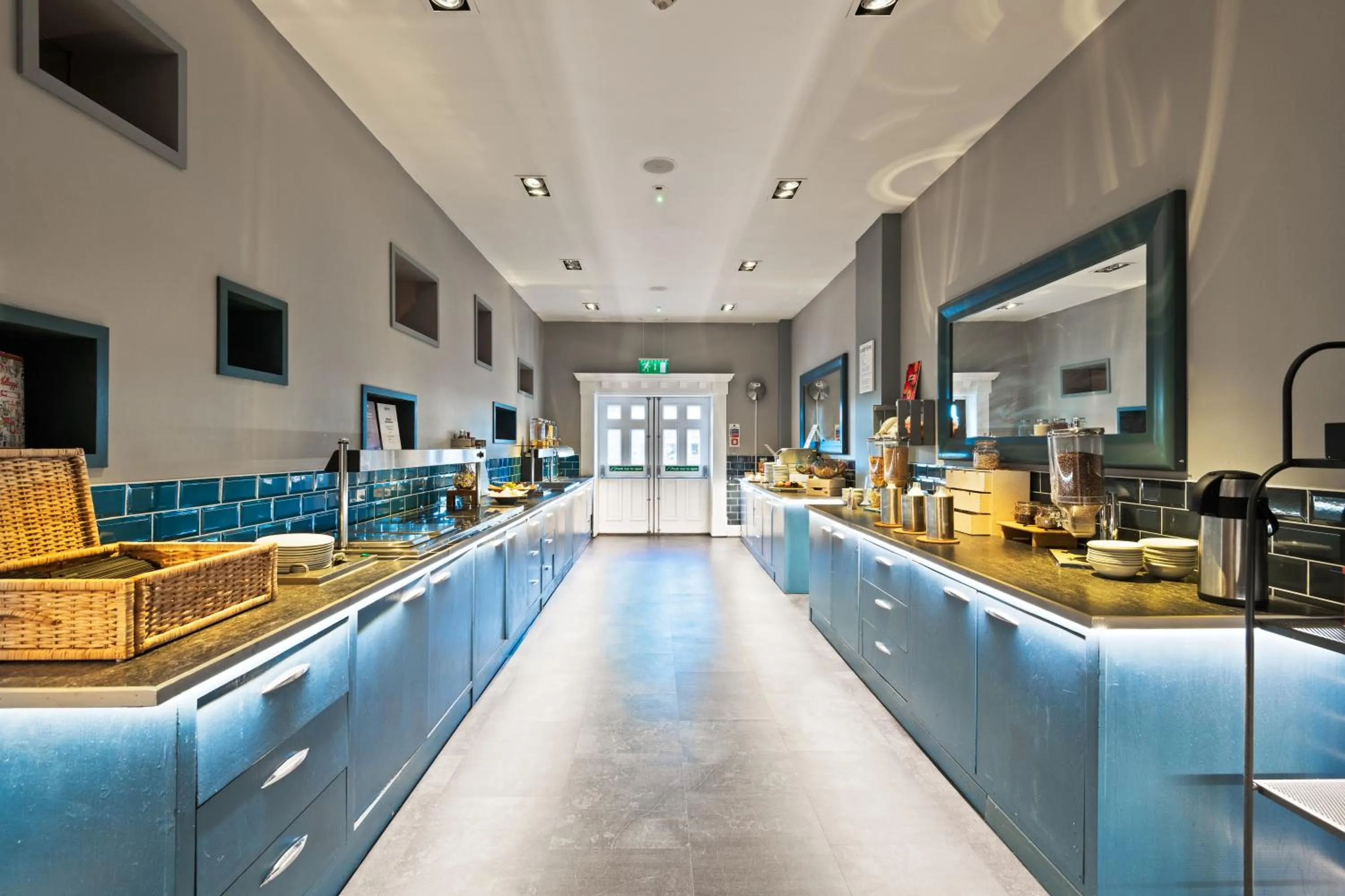 Restaurant/places to eat in Park Inn by Radisson Cardiff City Centre