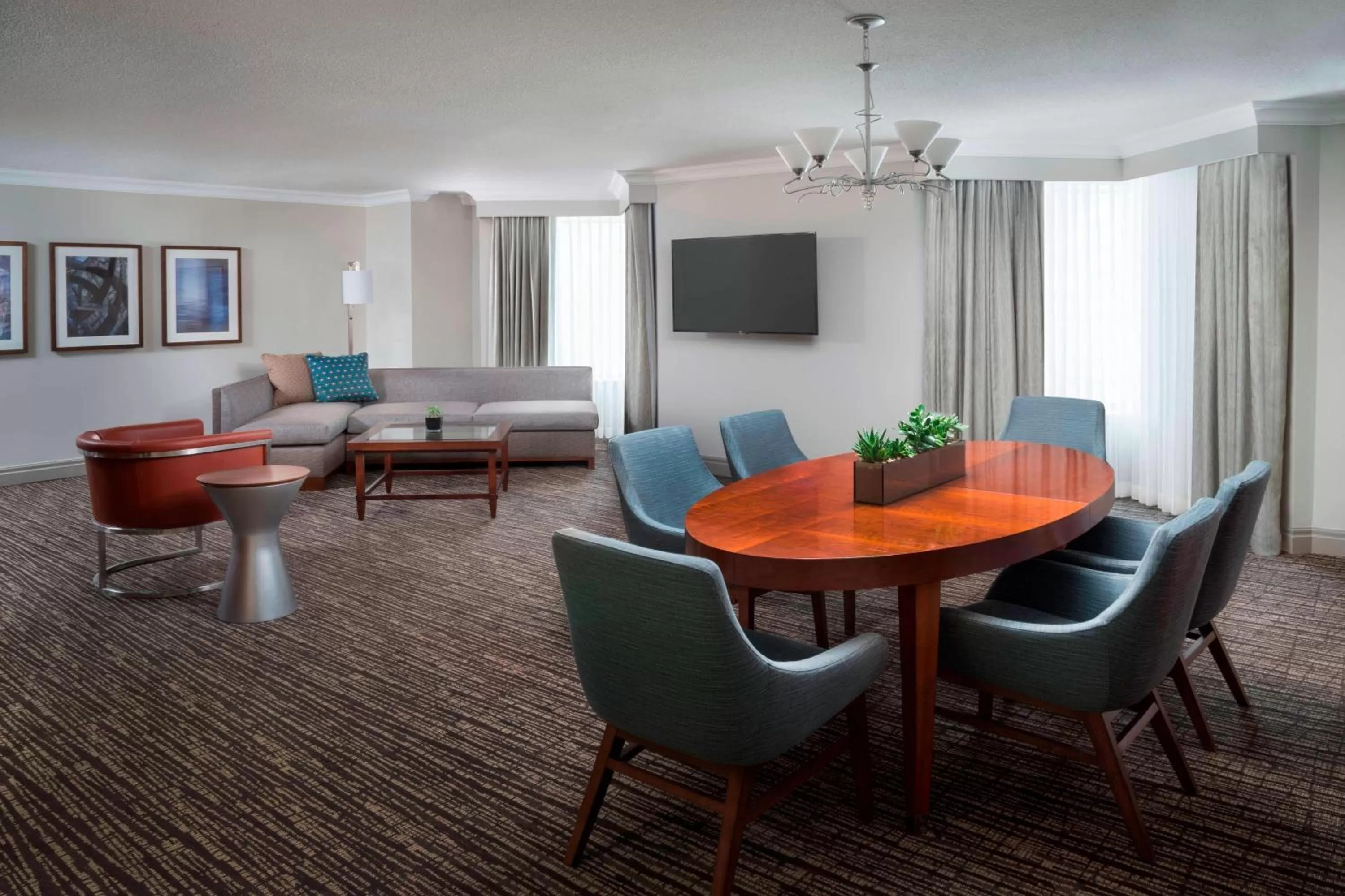 Living room in Marriott Downtown at CF Toronto Eaton Centre