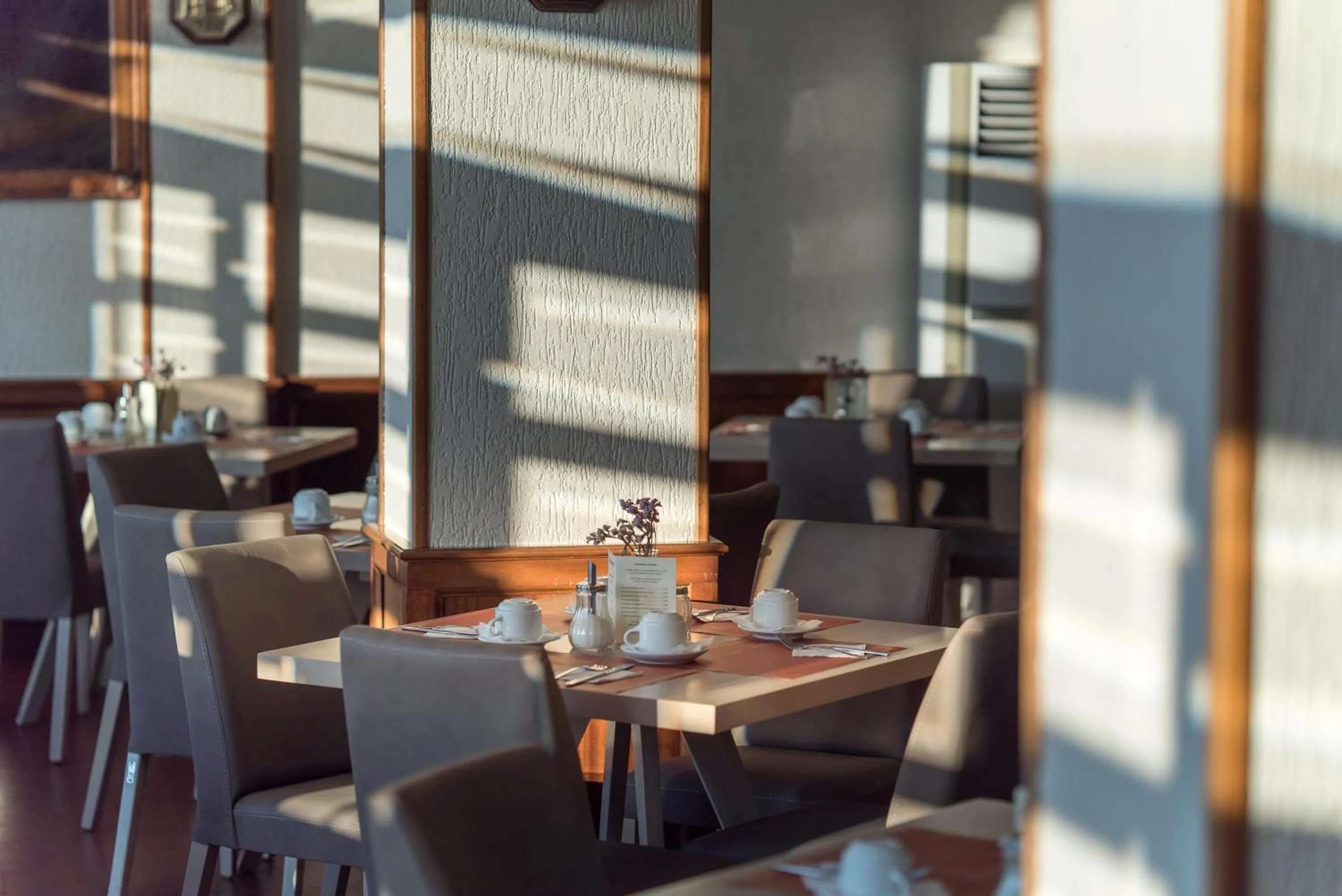 Restaurant/places to eat in Strada Marina Hotel