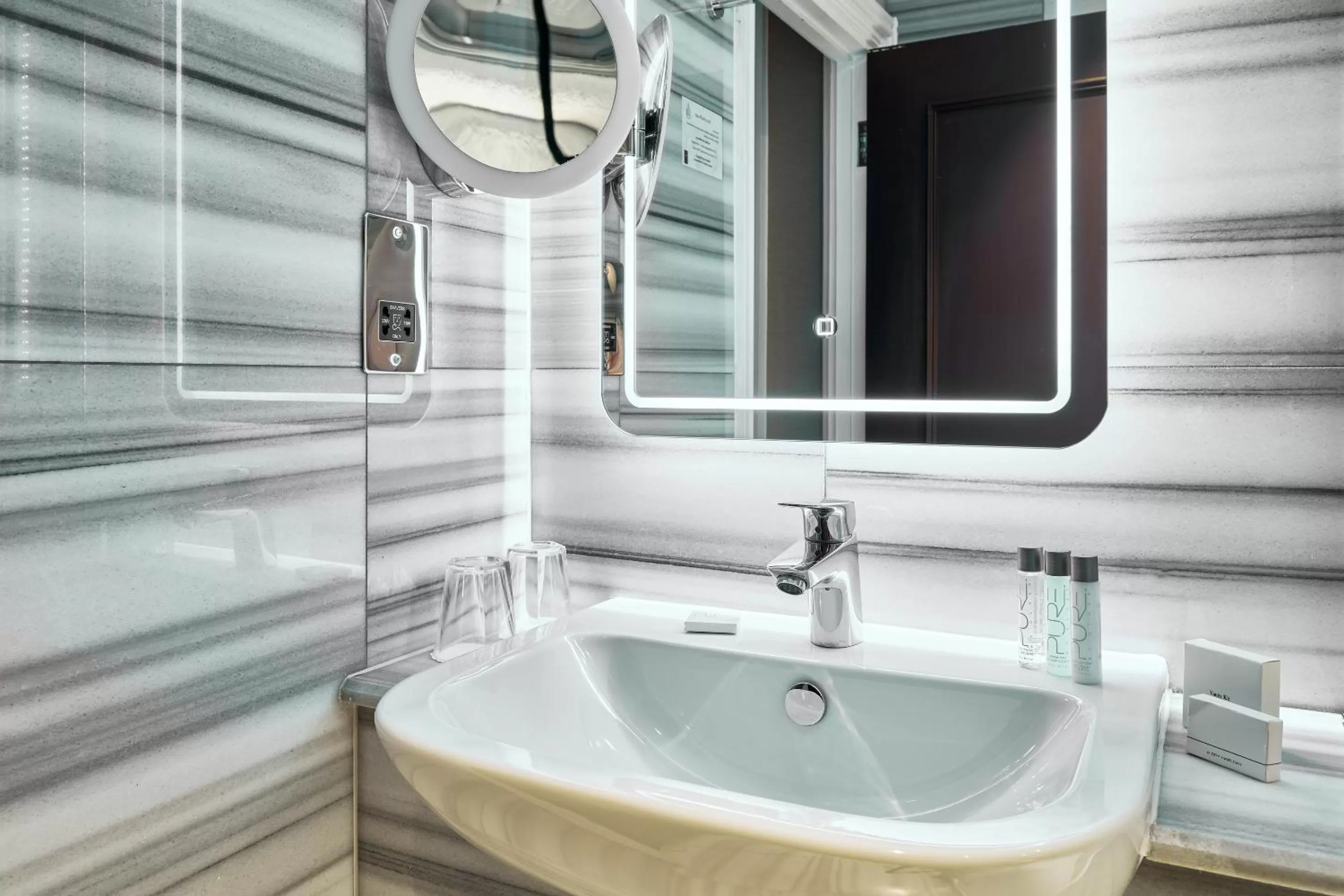 Bathroom in Warren House Hotel