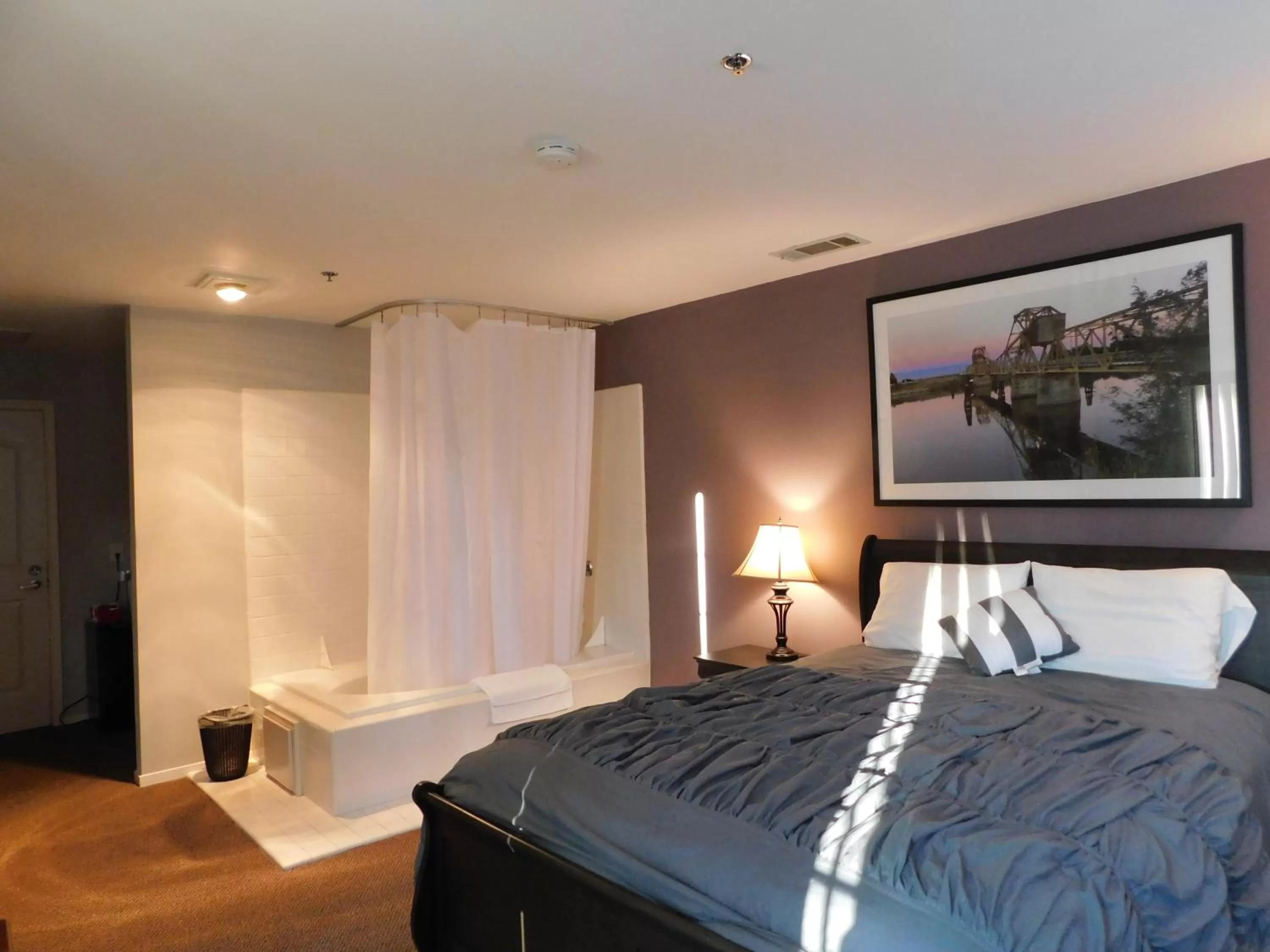 Bed in Freeport Wine Country Inn