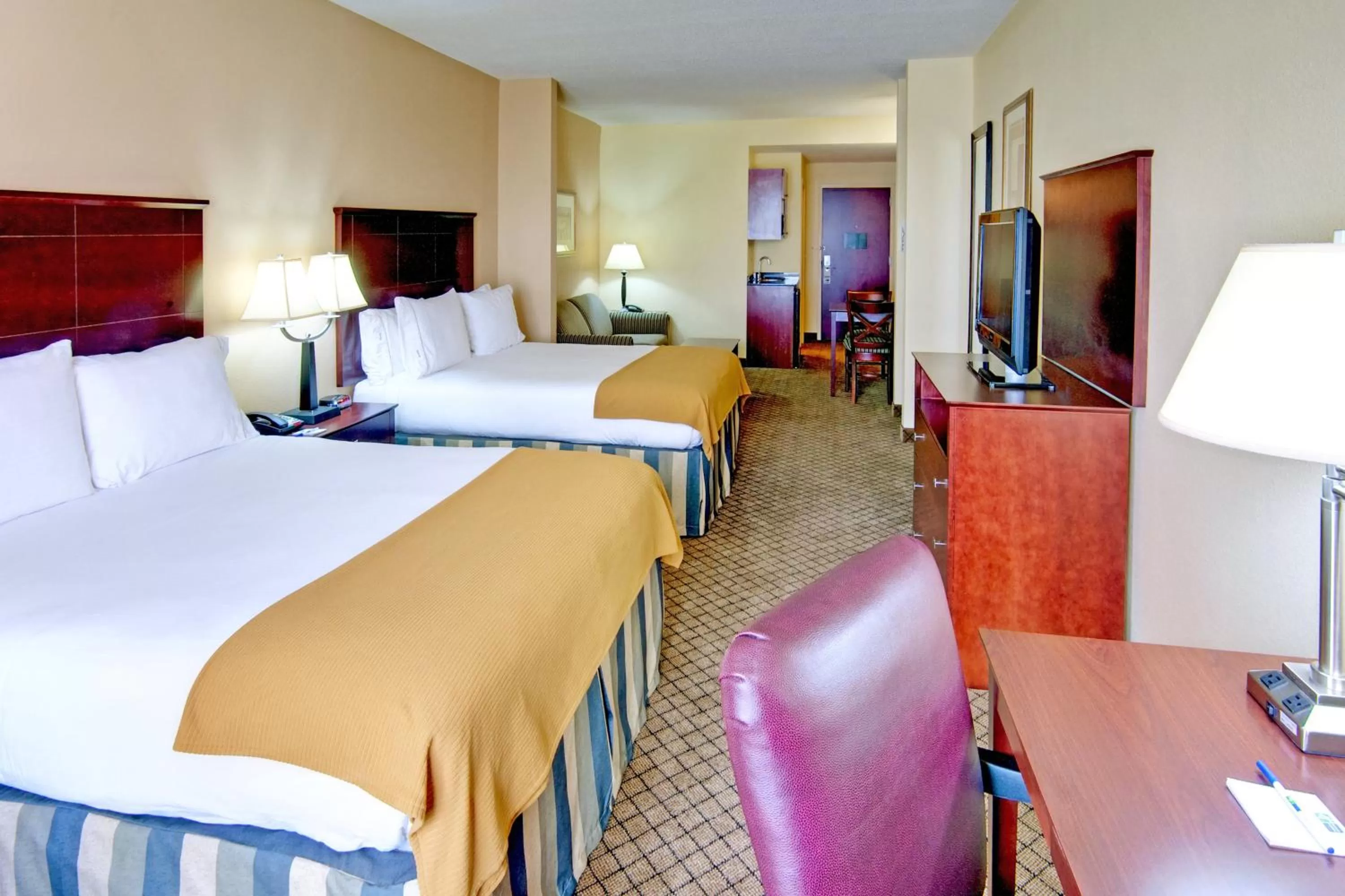 Queen Room with Two Queen Beds in Holiday Inn Express Hotel & Suites Millington-Memphis Area, an IHG Hotel