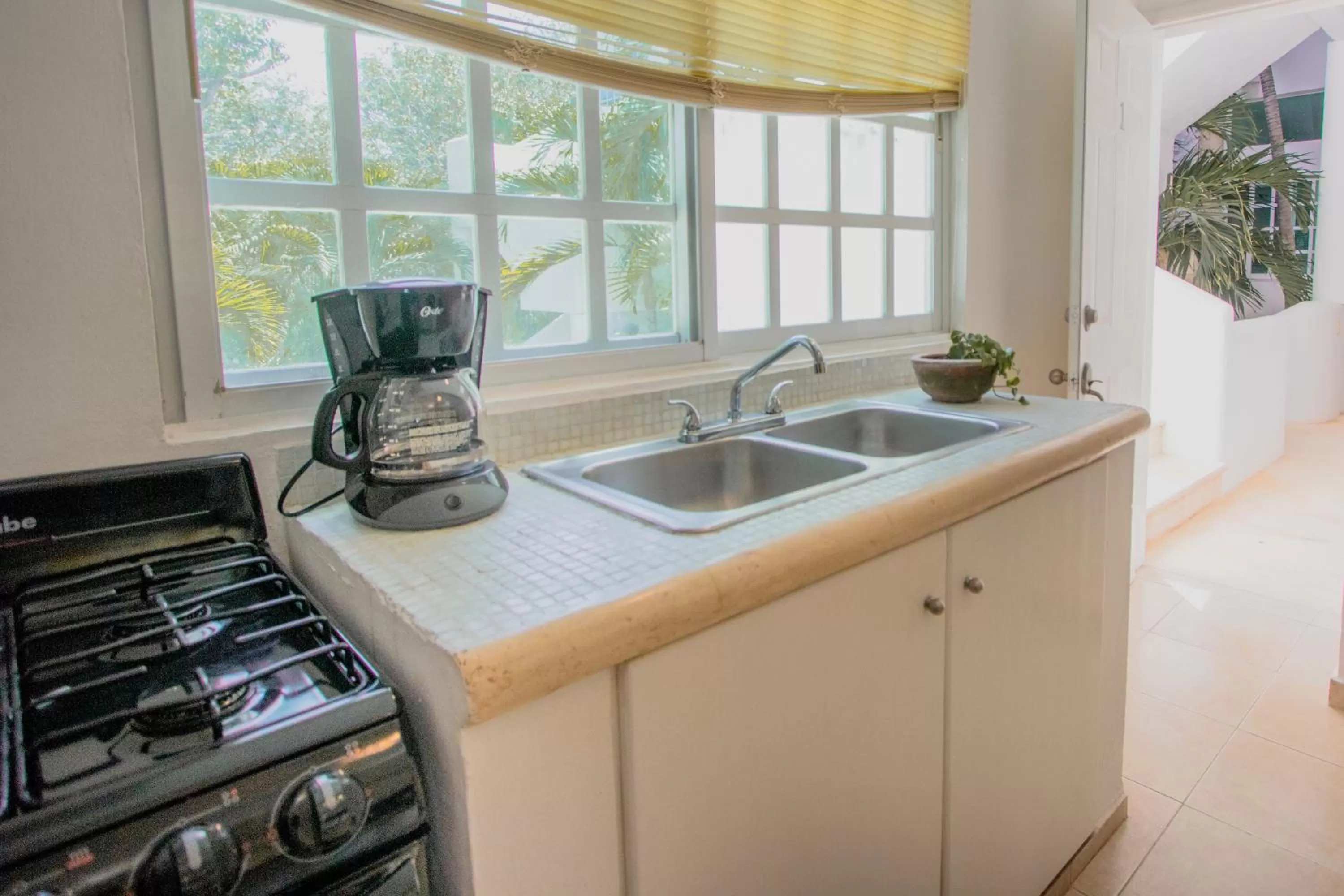 Kitchen/Kitchenette in Nasim Condo Hotel con acceso BEACH CLUB GRATIS, metros 5th AVENIDA