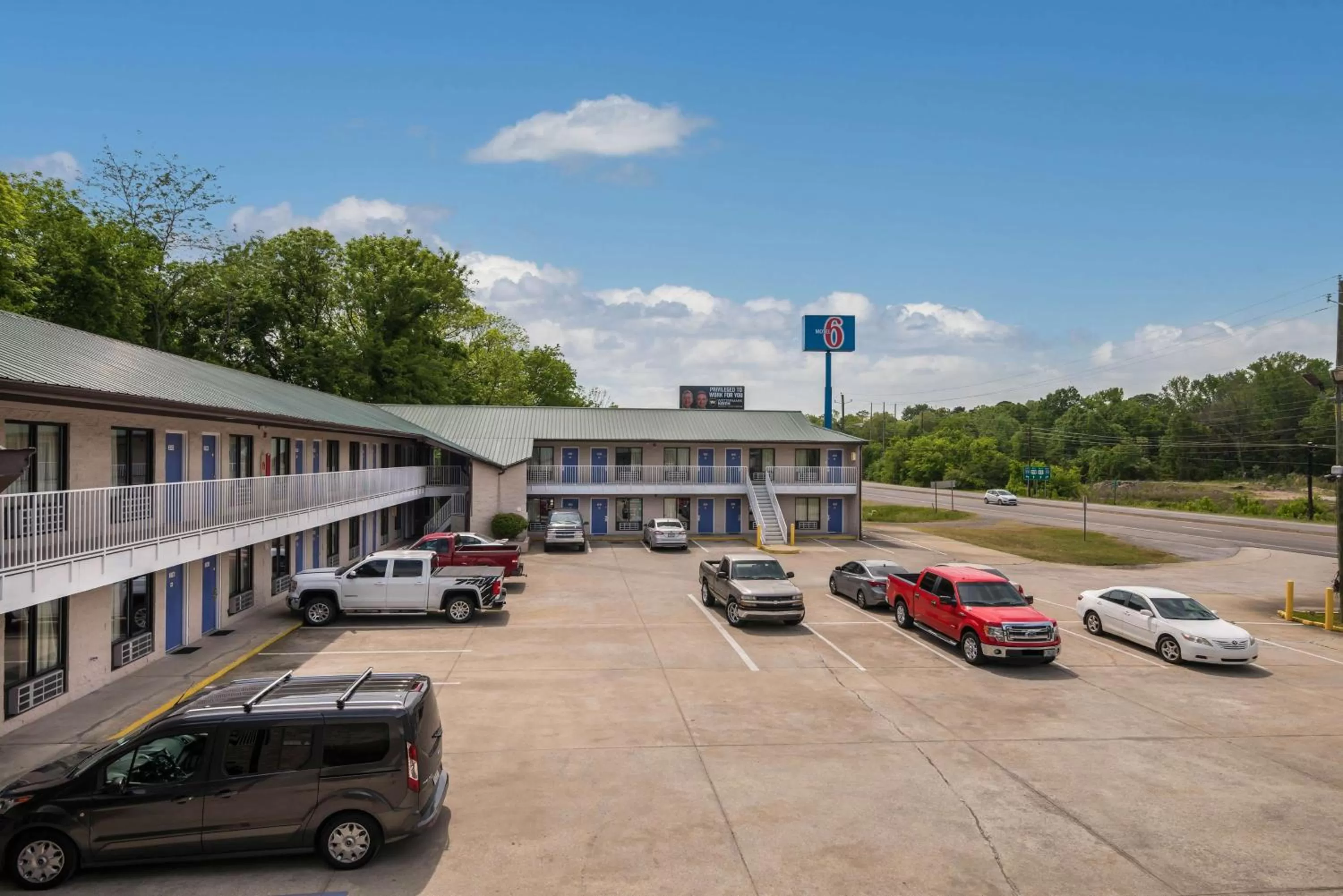 Property building in Motel 6-Attalla, AL