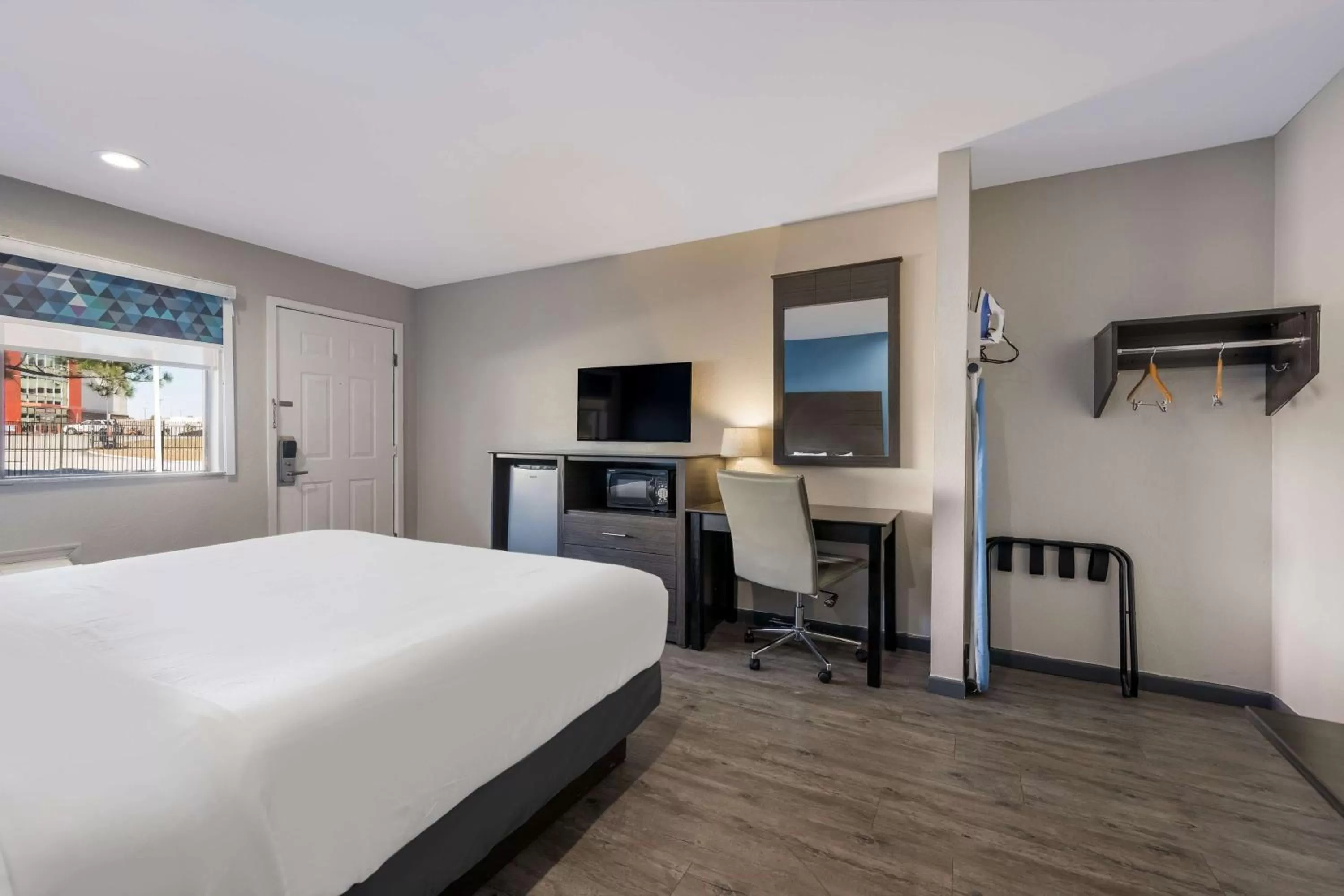 Bedroom, Bed in SureStay Hotel by Best Western Spring North Houston