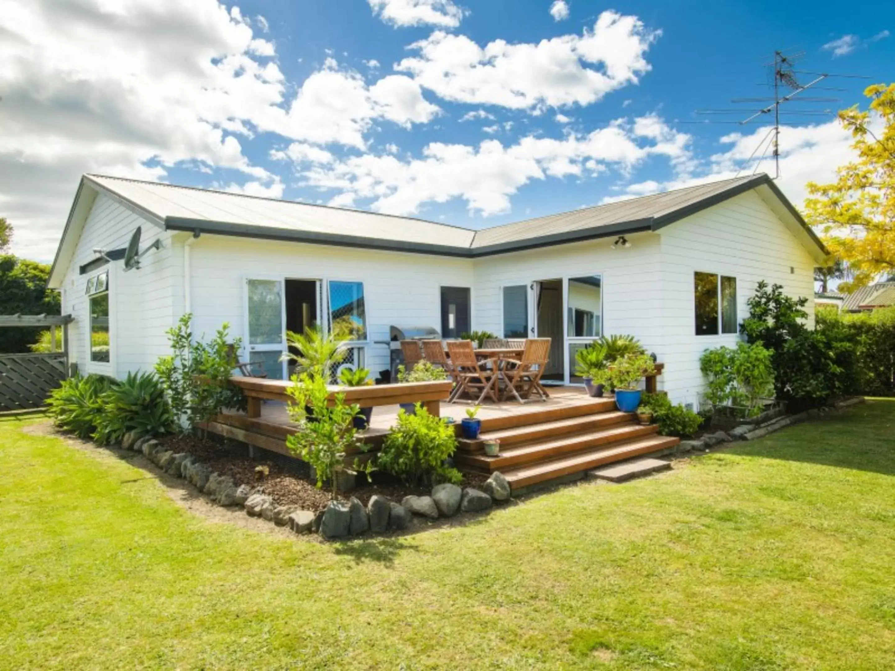 Deluxe Villa in Tudor Park Motel Spacious with kitchens 1 minute walk to restaurant and shopping centre and Gisborne Hospital Deluxe Villa in Tudor Park Motel Spacious with kitchens 1 minute walk to restaurant and shopping centre and Gisborne Hospital