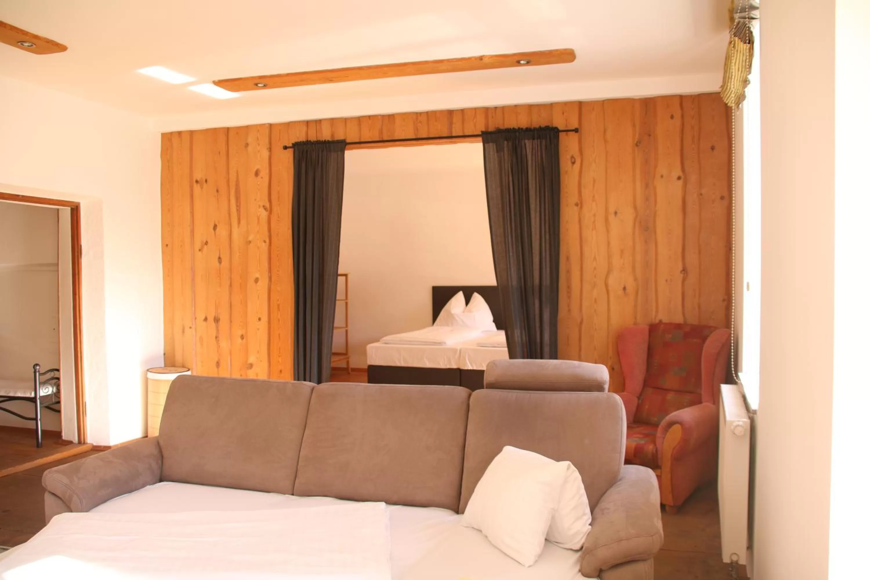 Bed in Hotel Goldene Krone Innsbruck