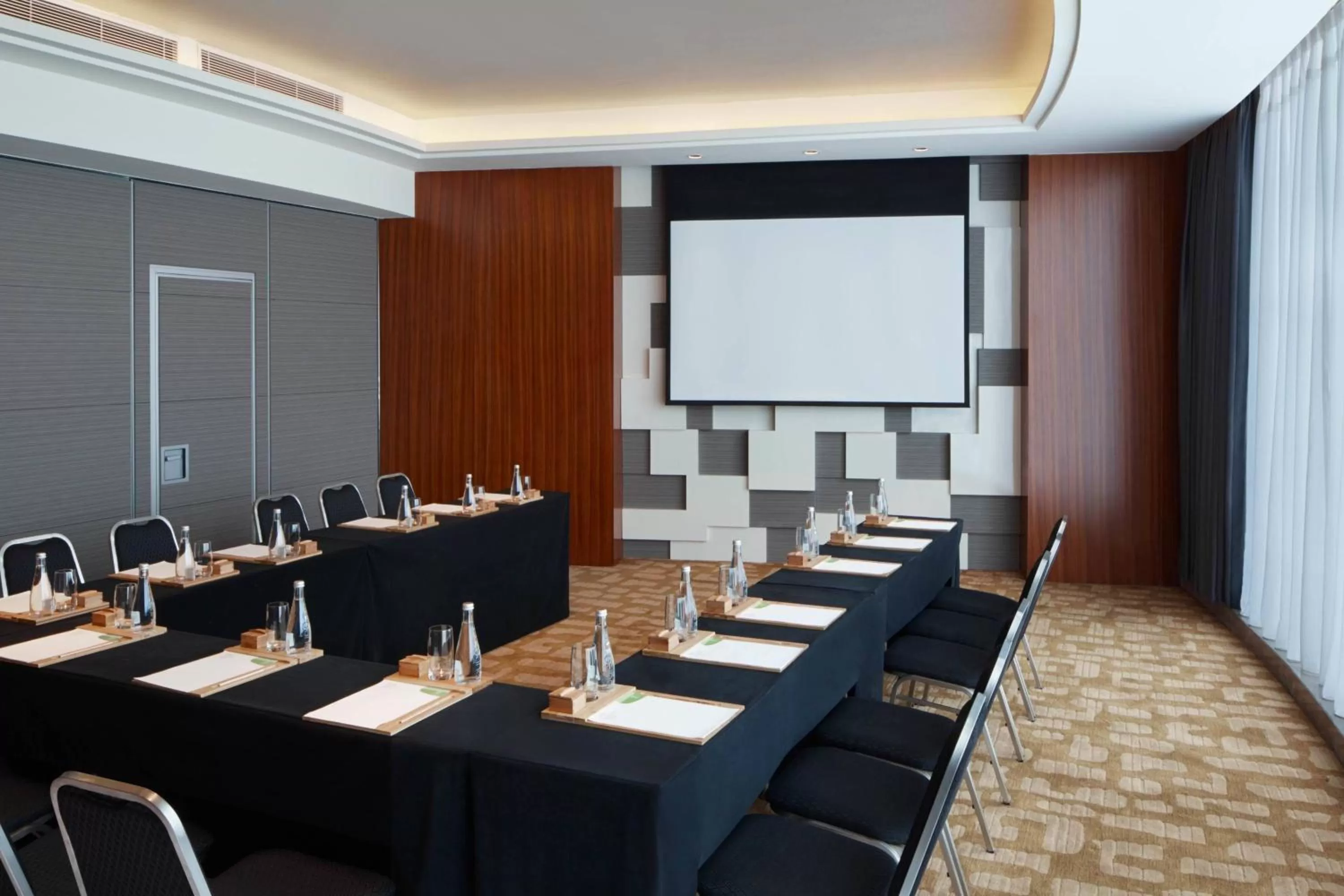 Meeting/conference room in Courtyard by Marriott Hangzhou Qianjiang