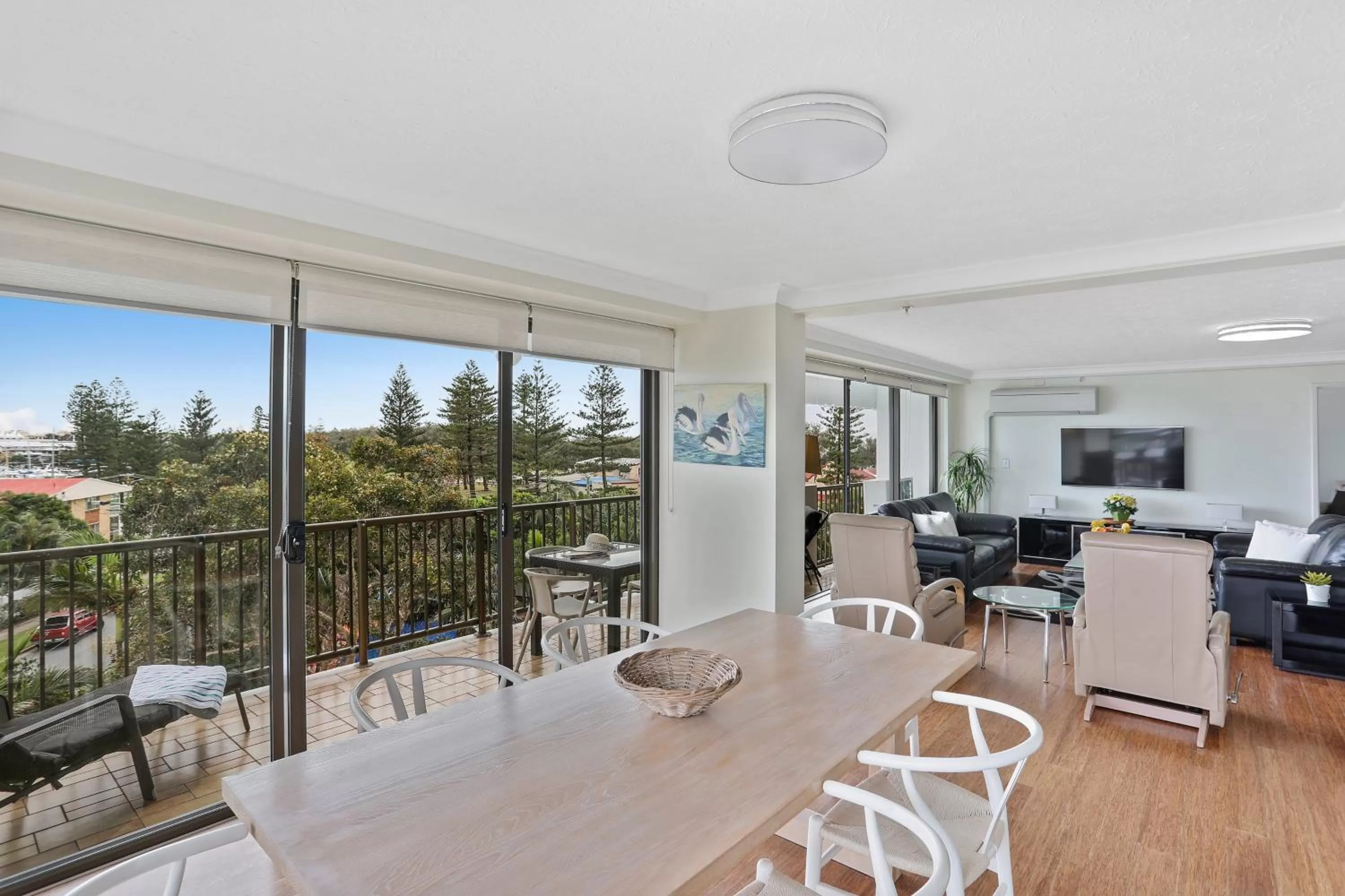 Dining area in De Ville Apartments