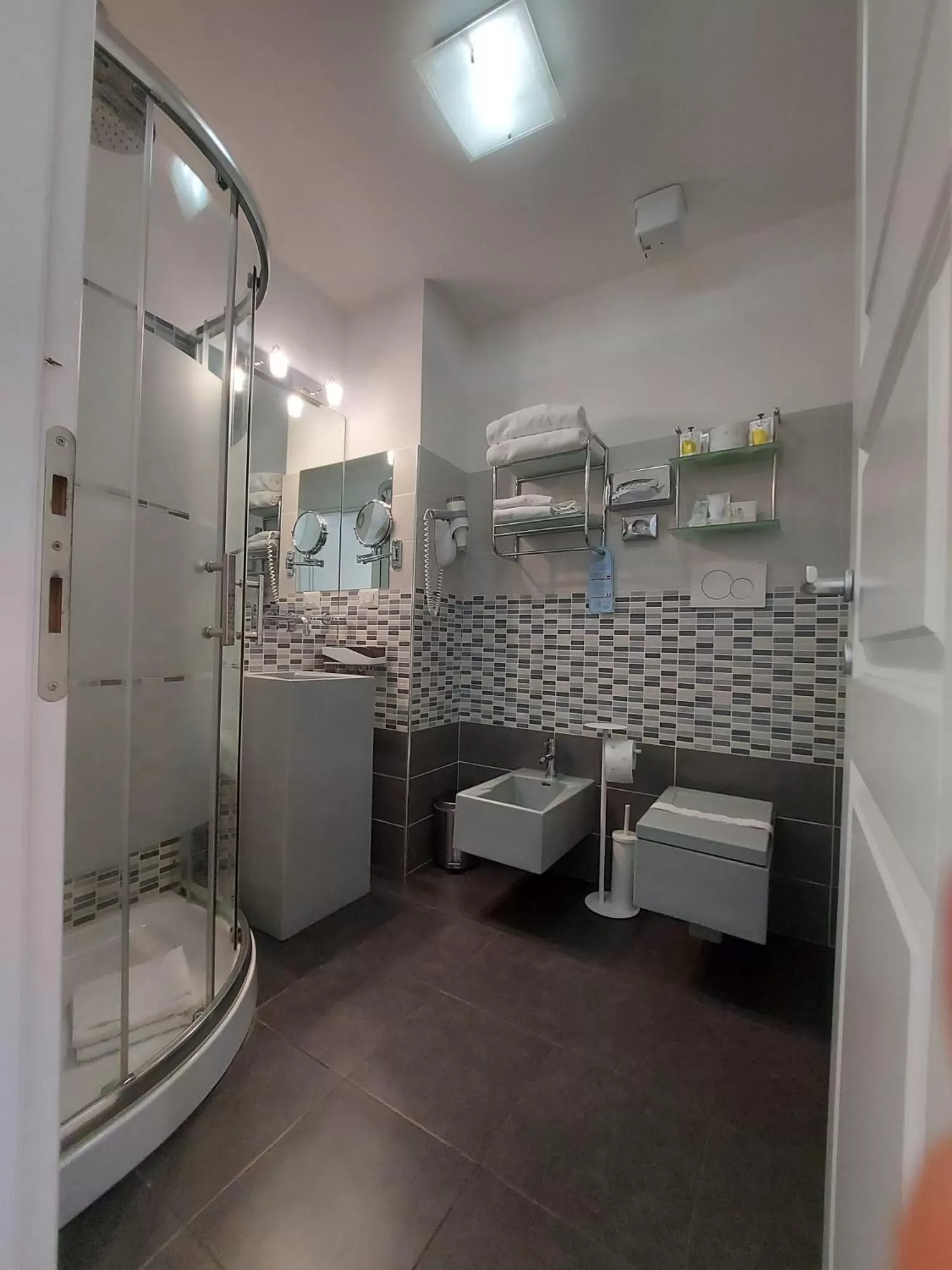 Shower in Relais Trevi 95 Boutique Hotel