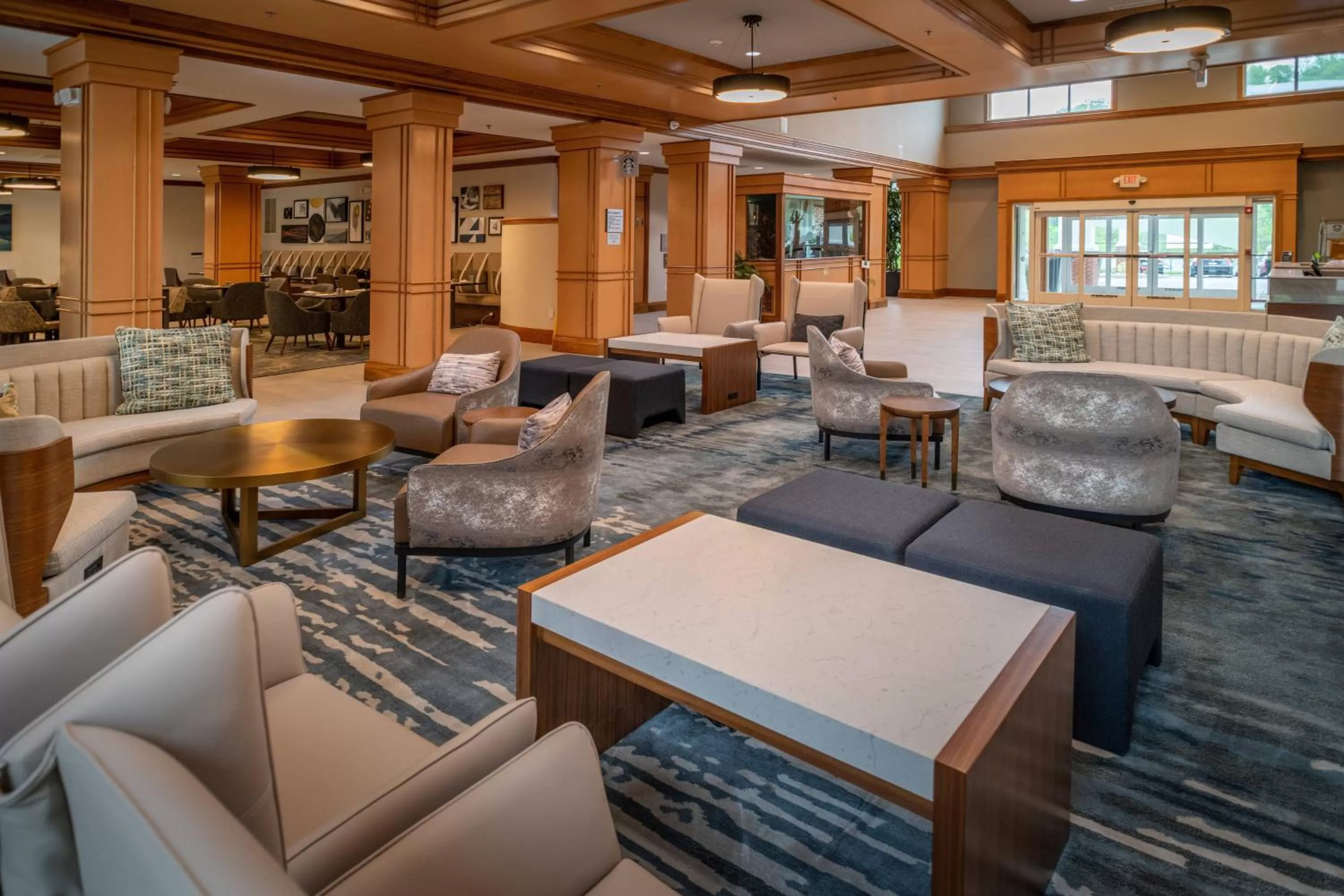 Lobby or reception, Lounge/Bar in Delta Hotels by Marriott Huntington Mall