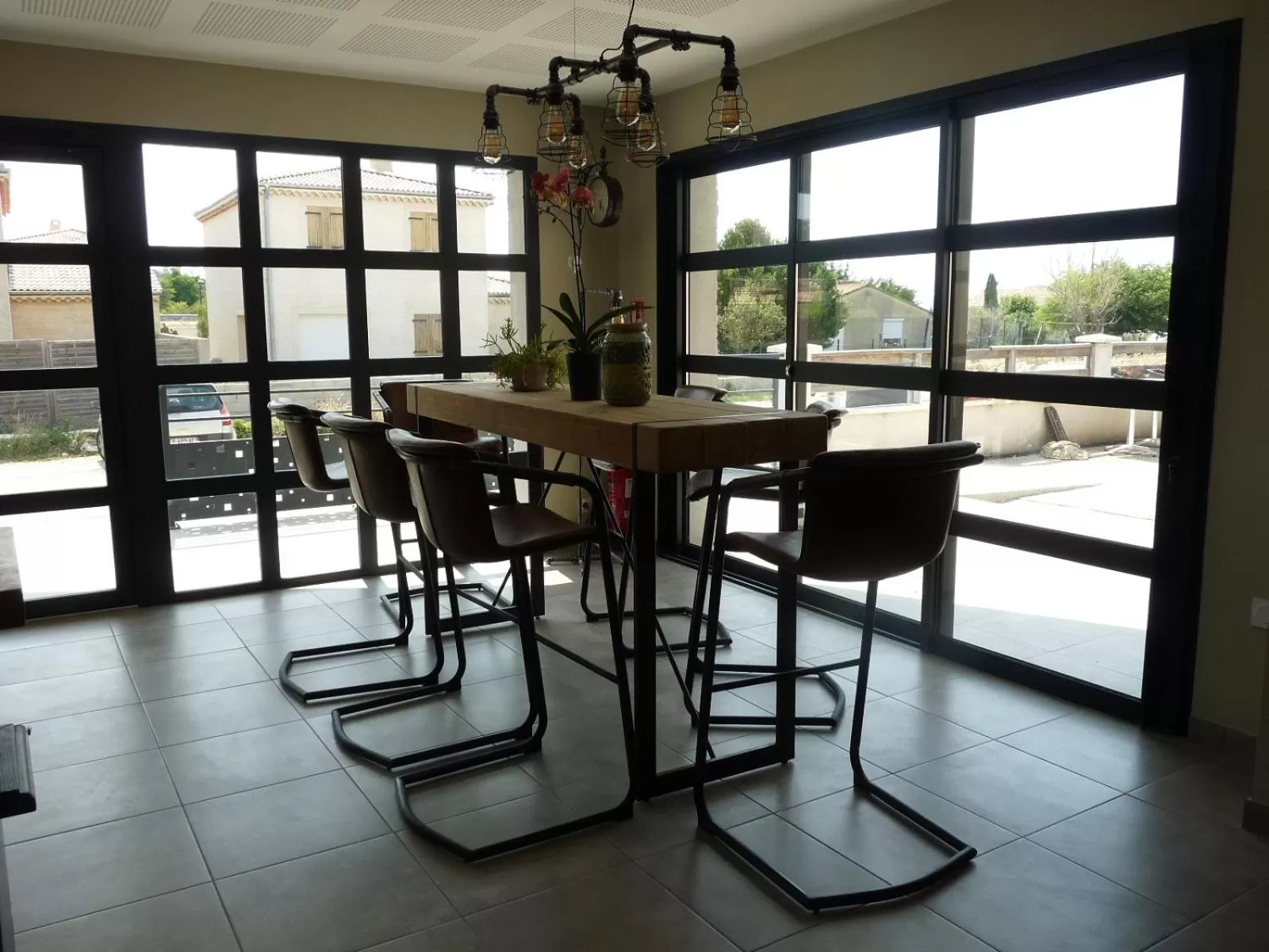 Decorative detail in L'Horloge Gourmande