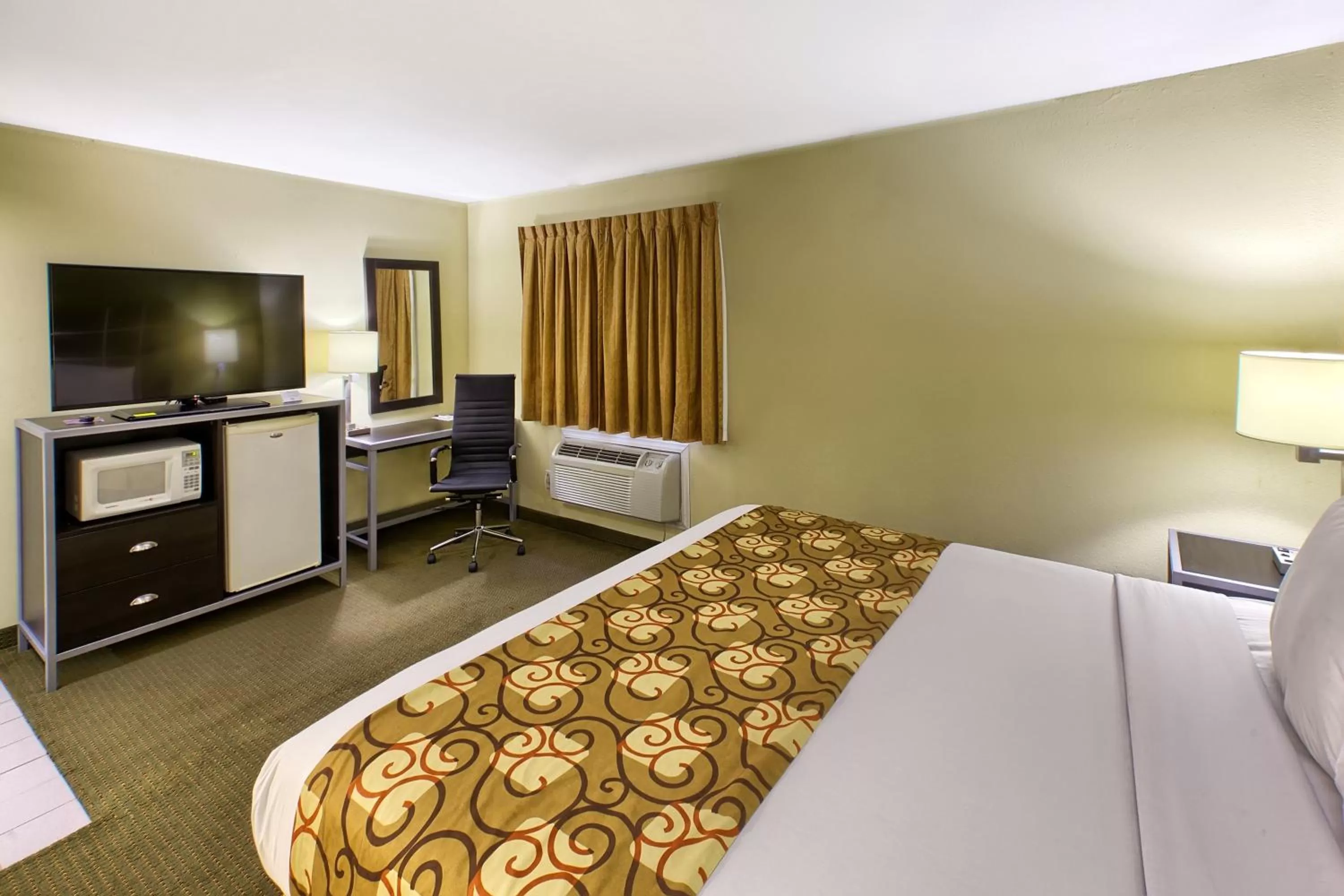 Bedroom, Bed in Country Hearth Inn of Knightdale