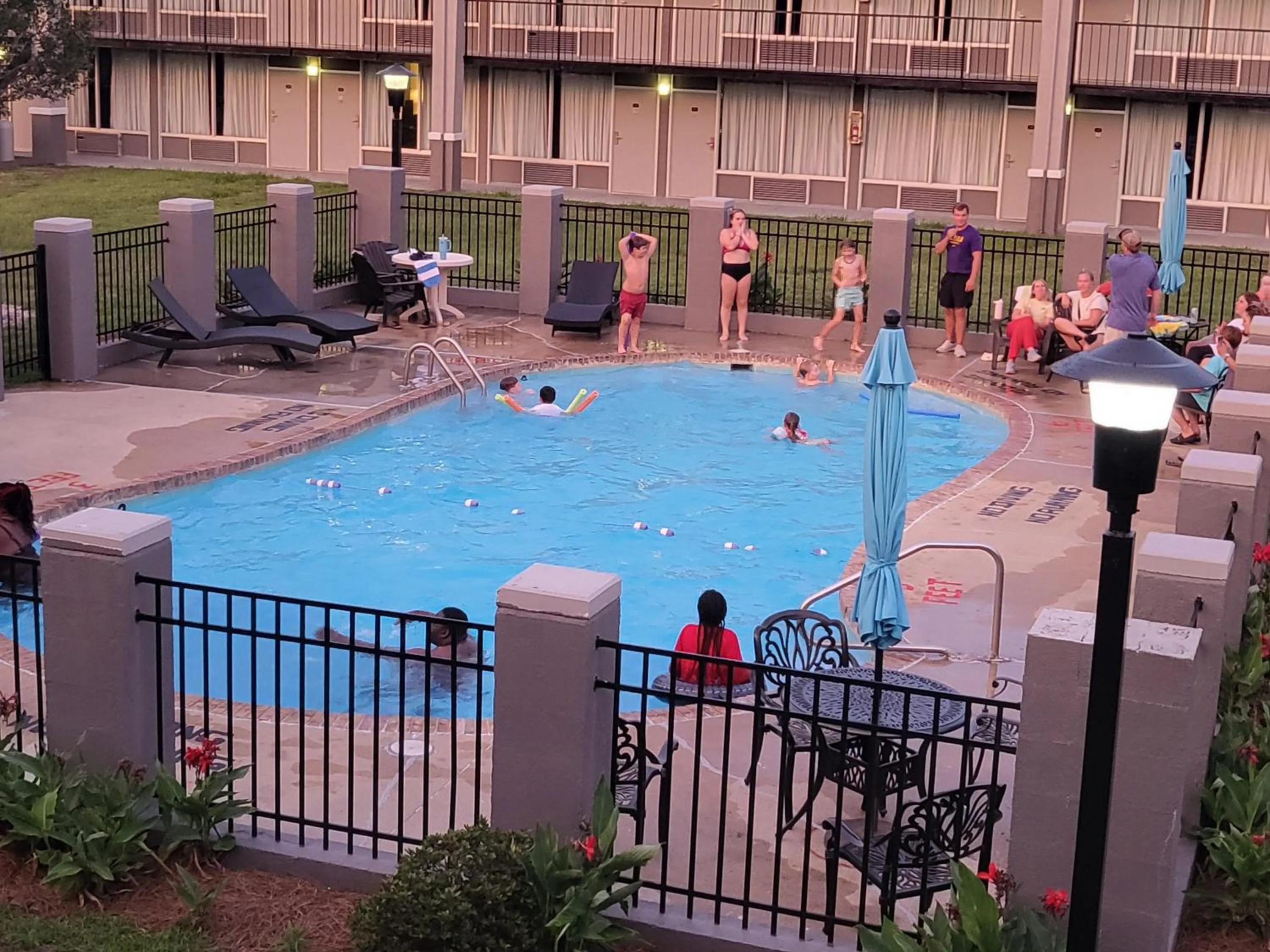 Pool view in Econolodge