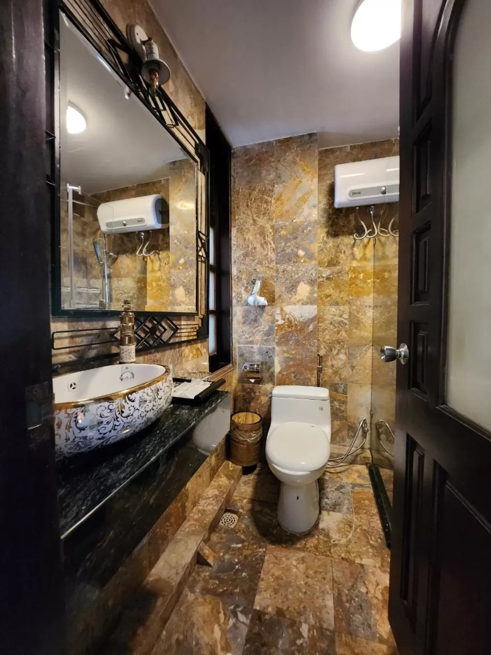 Shower in Classic Street Hotel