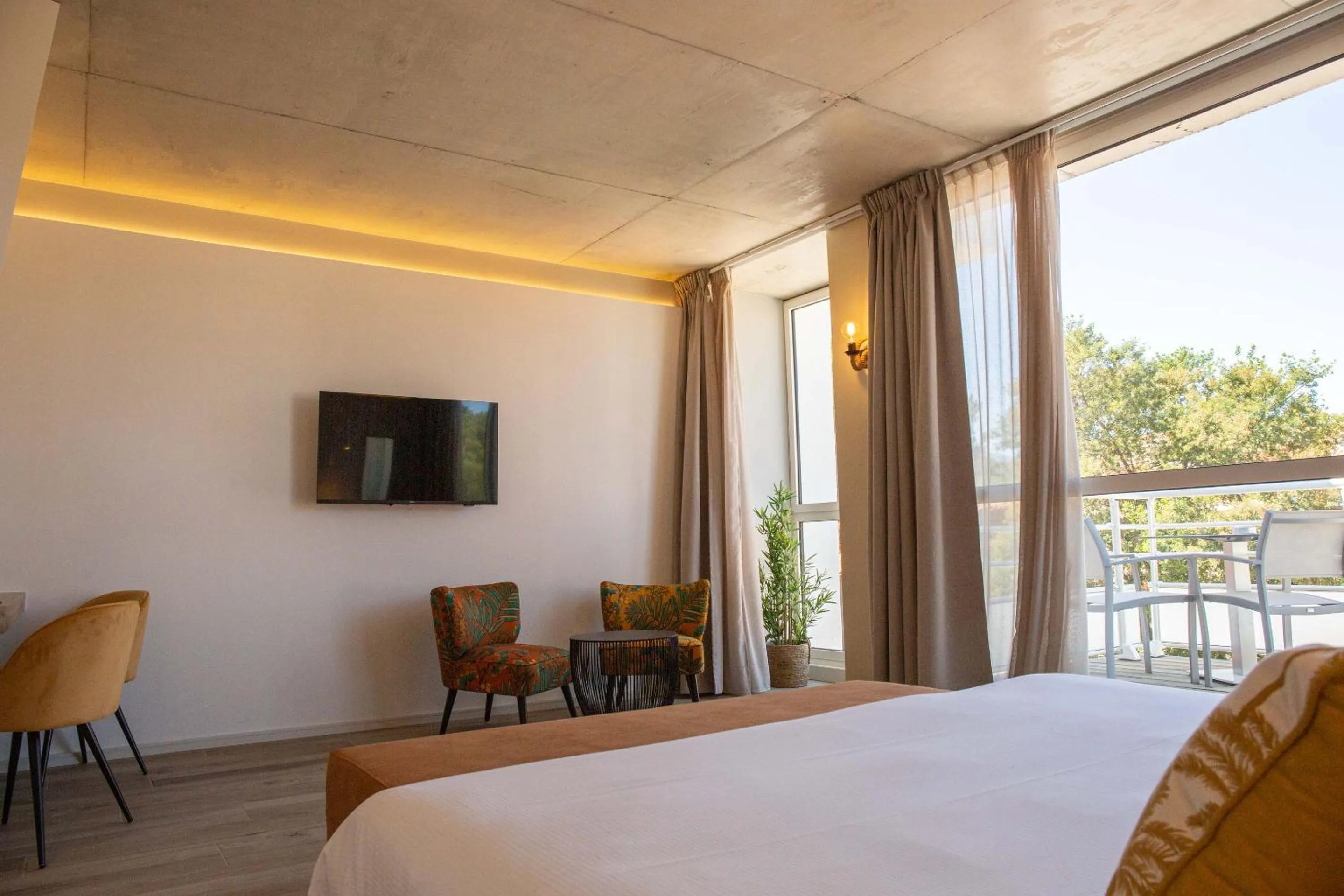 Bedroom, Bed in Grand Hôtel Du Lido