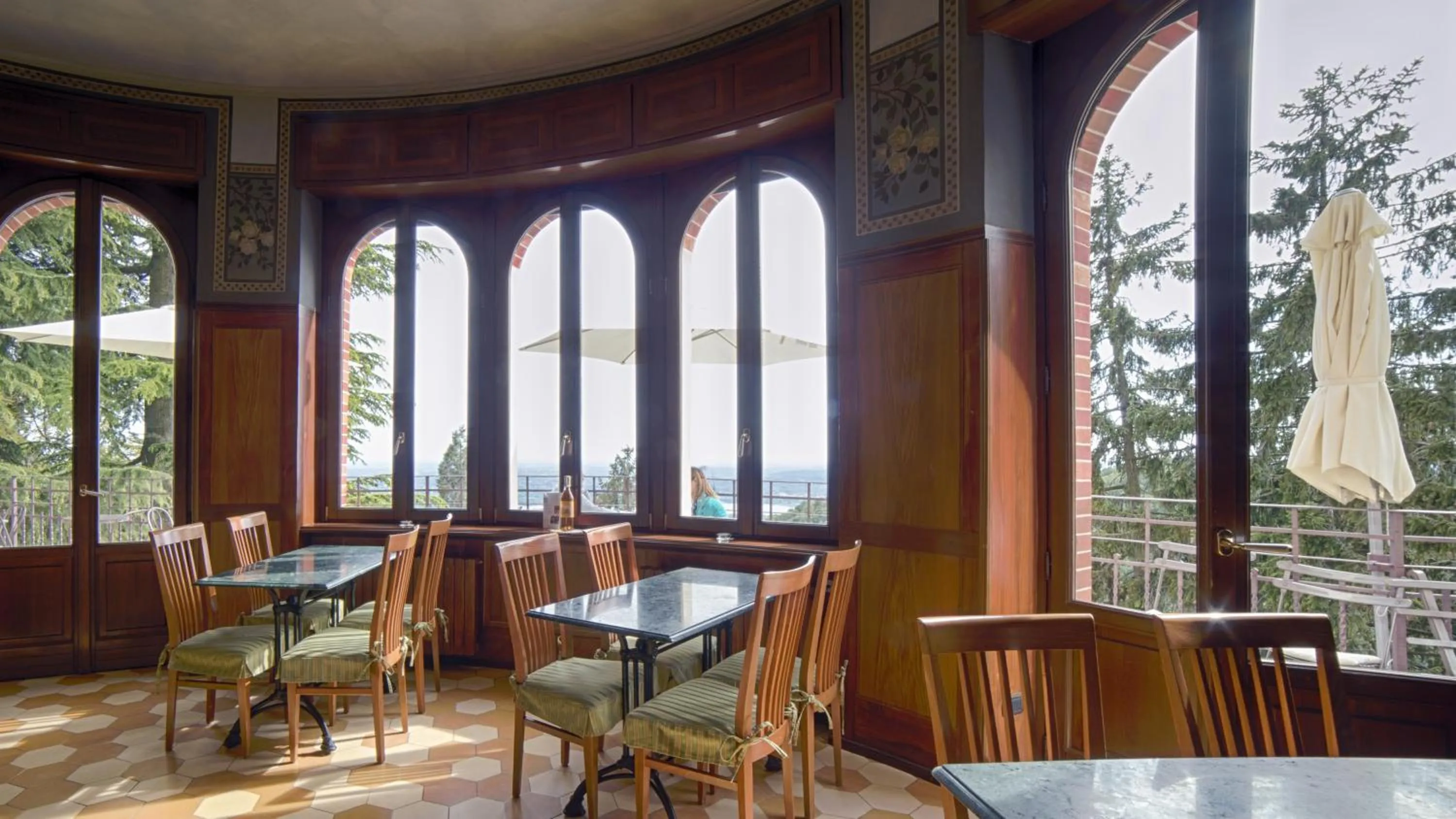 Restaurant/places to eat in Al Borducan Boutique Hotel