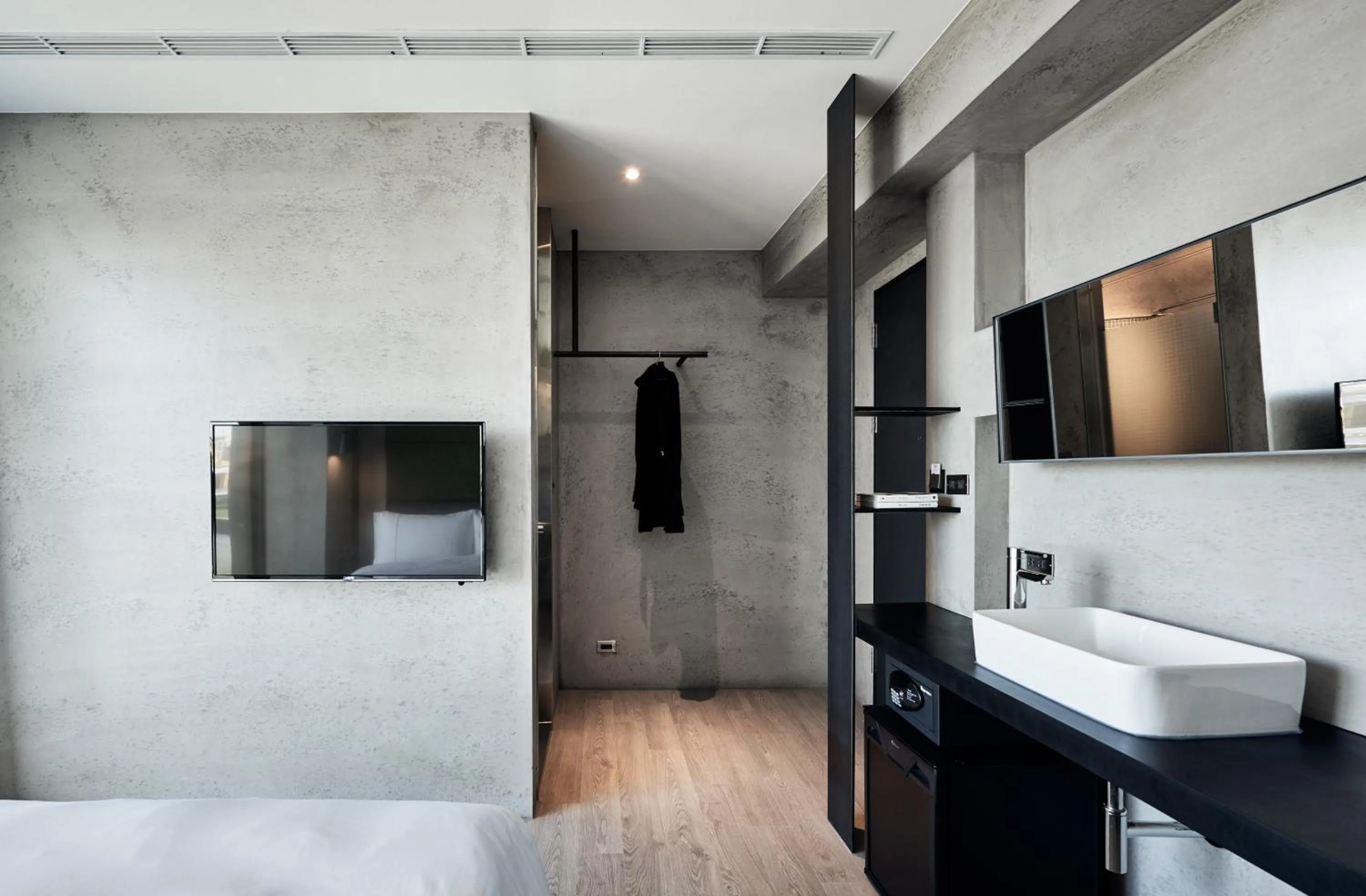 TV and multimedia, Bed in Waterfront Hotel