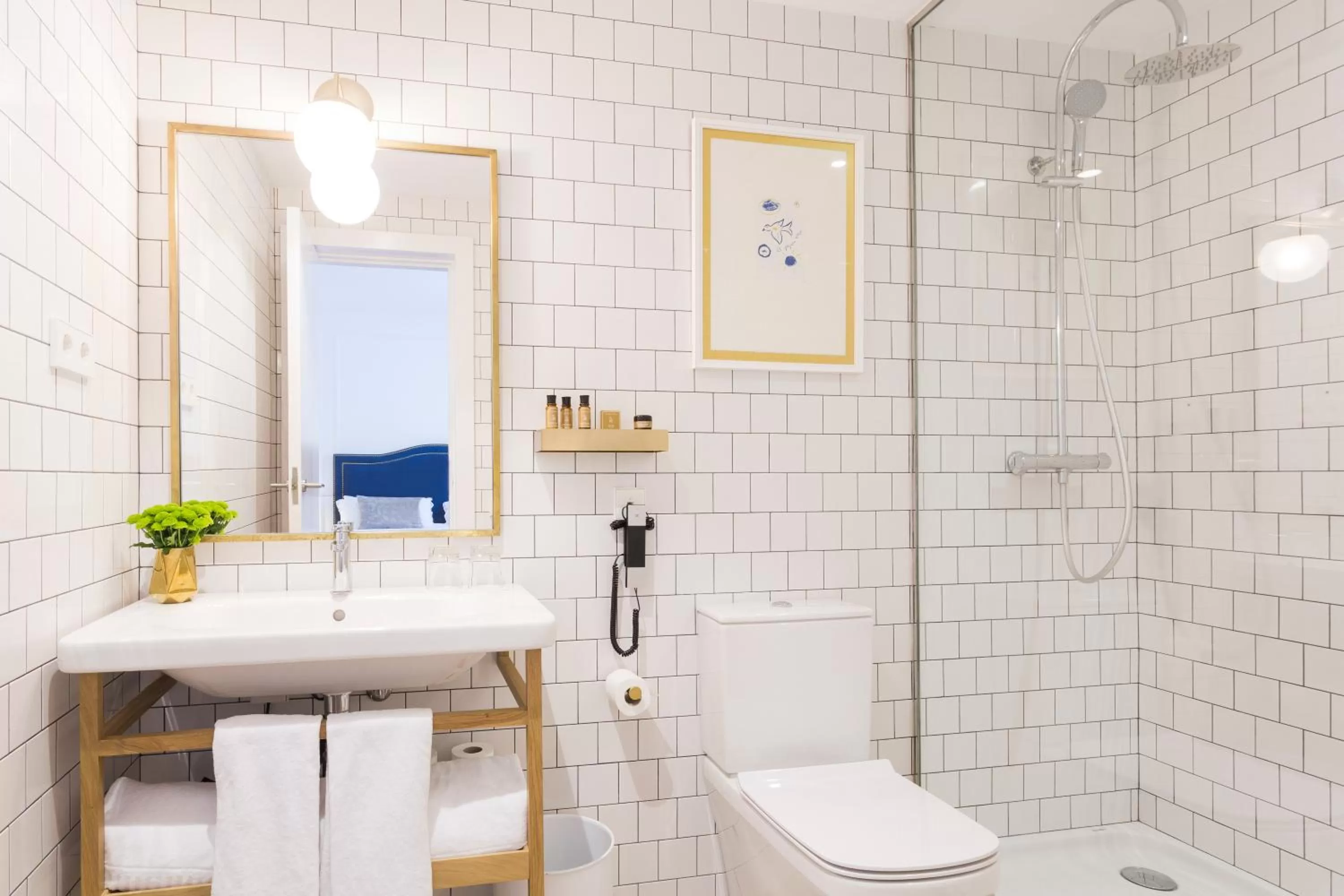 Bathroom in Hotel Midmost by Majestic Hotel Group