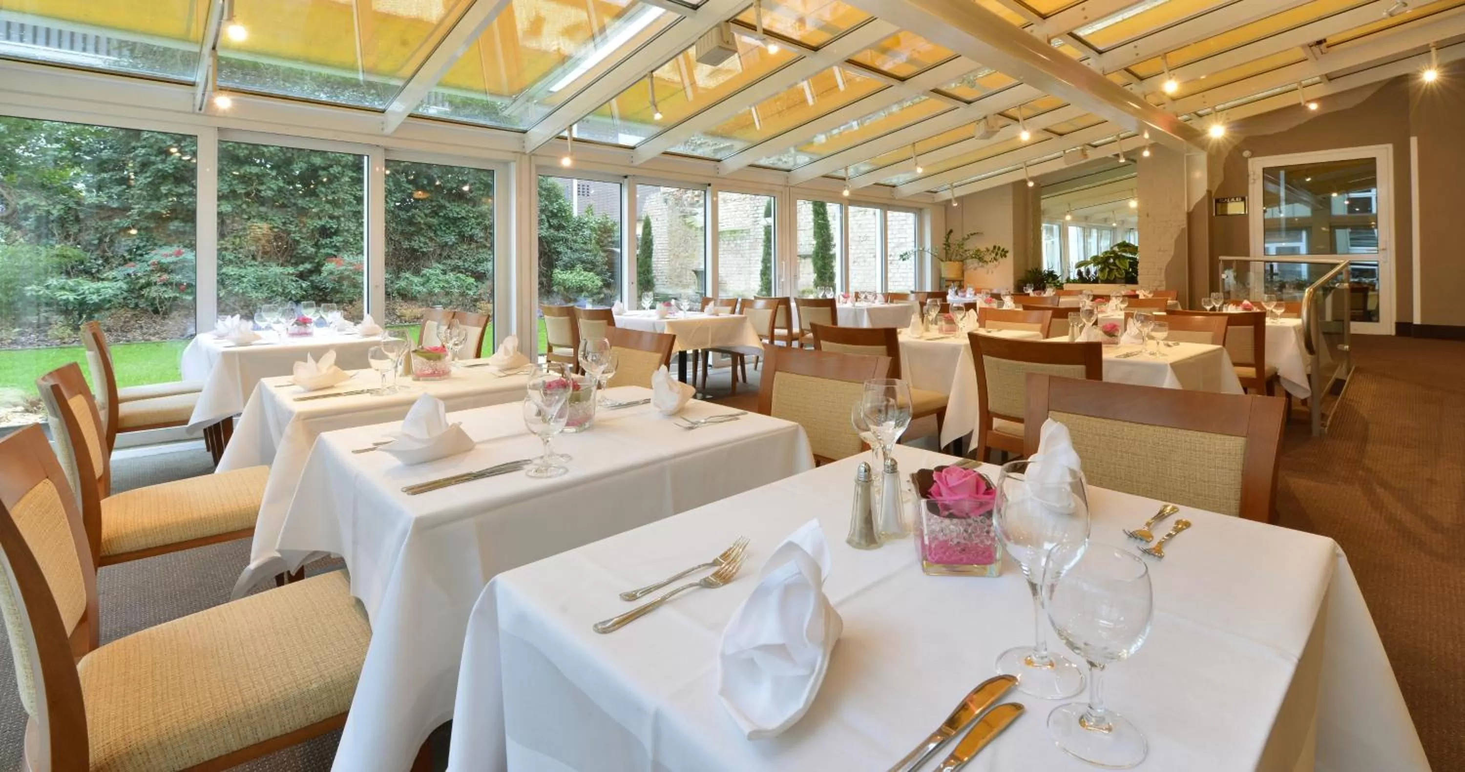 Restaurant/places to eat in Best Western Plus Delta Park Hotel