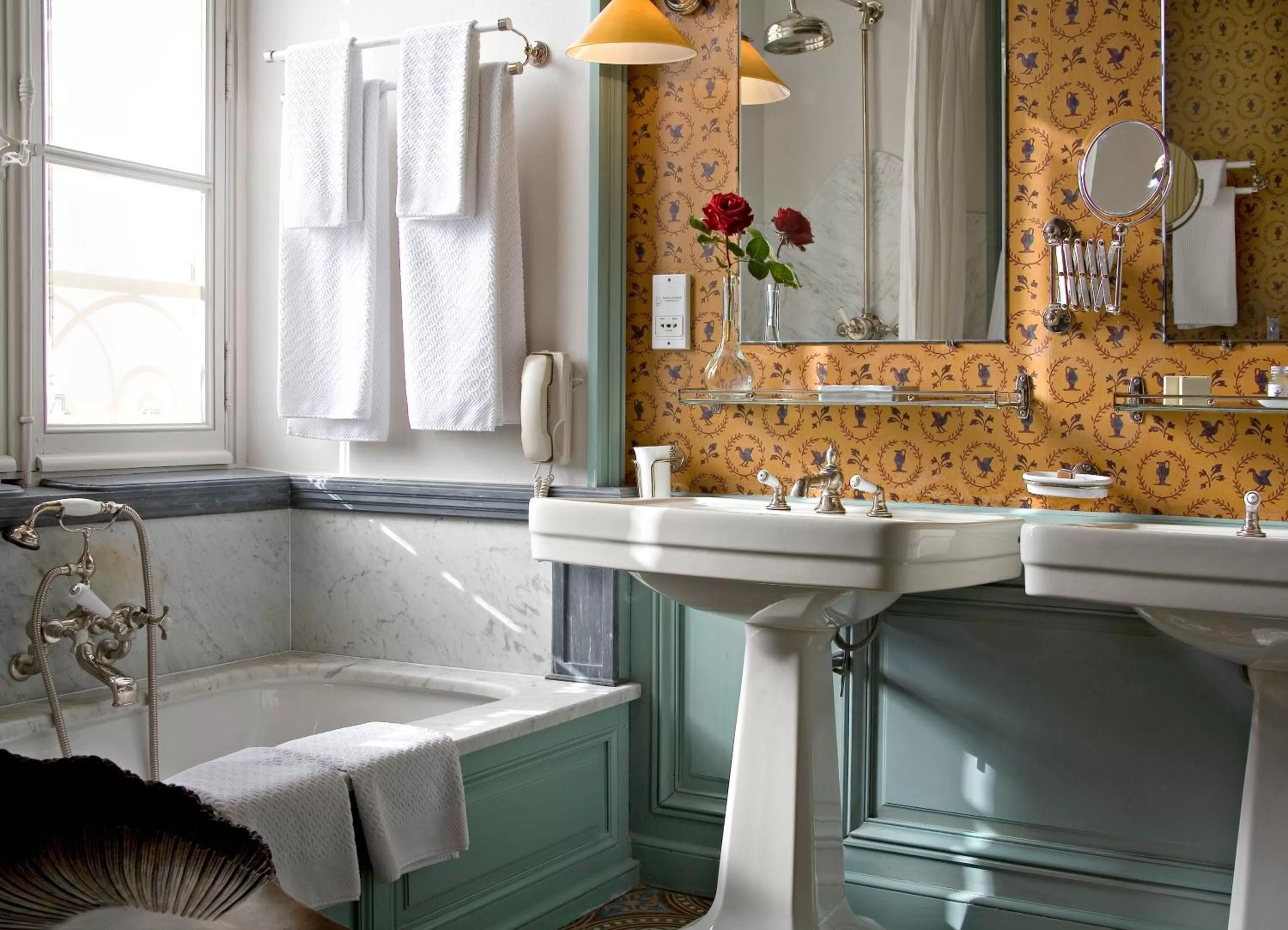 Shower in La Mirande