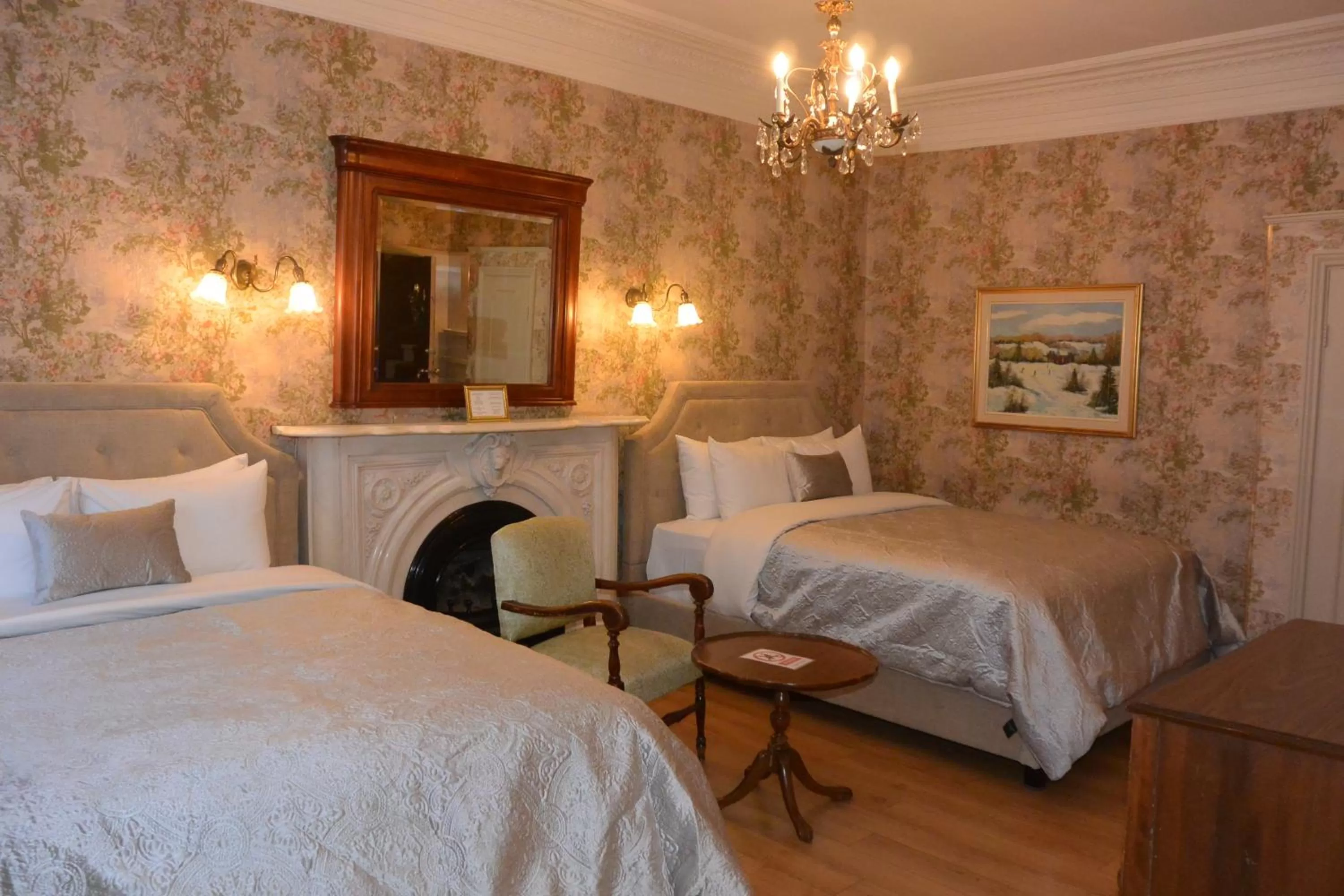 Photo of the whole room, Bed in Manoir Sainte Genevieve