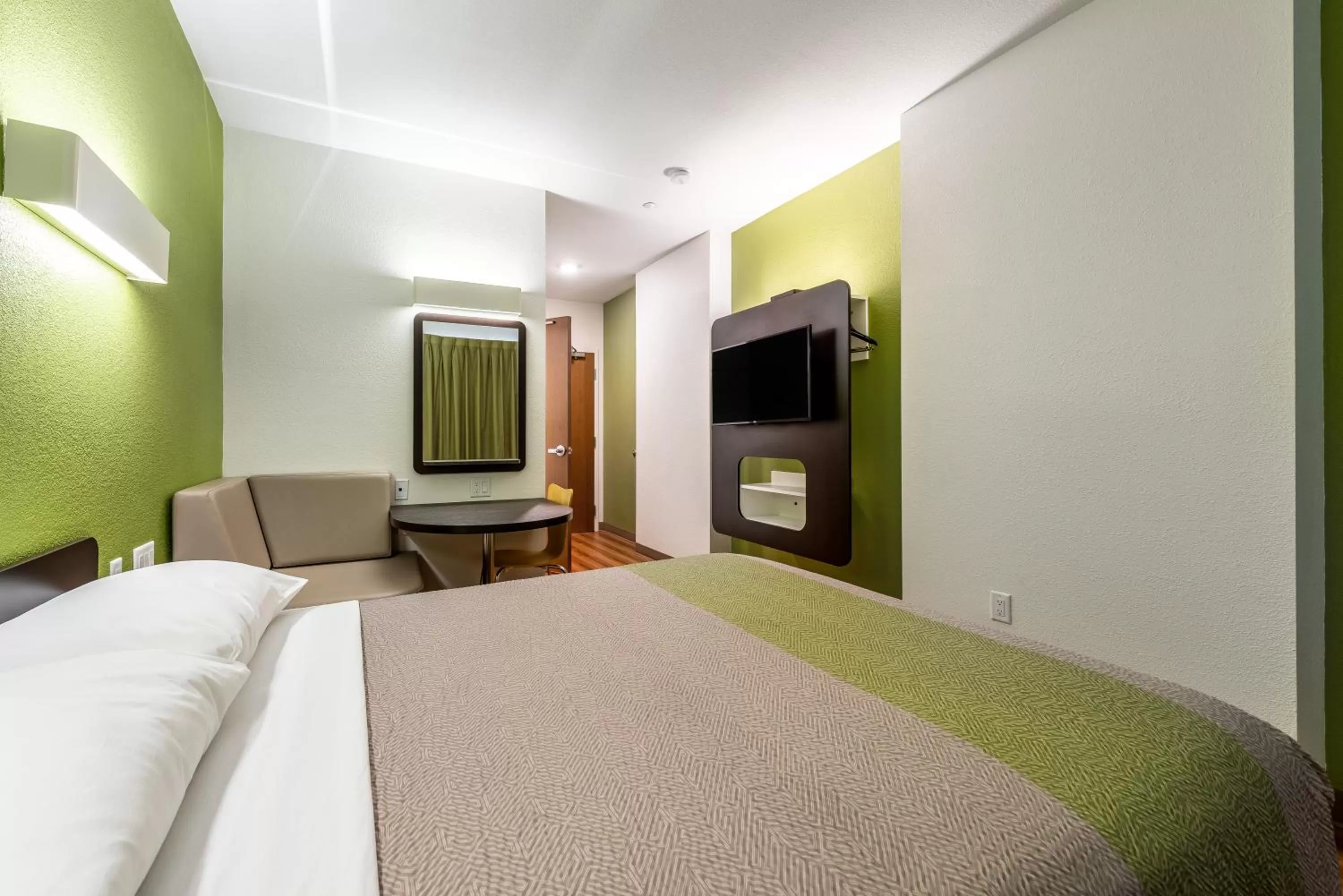 Bed in Motel 6-Mankato, MN