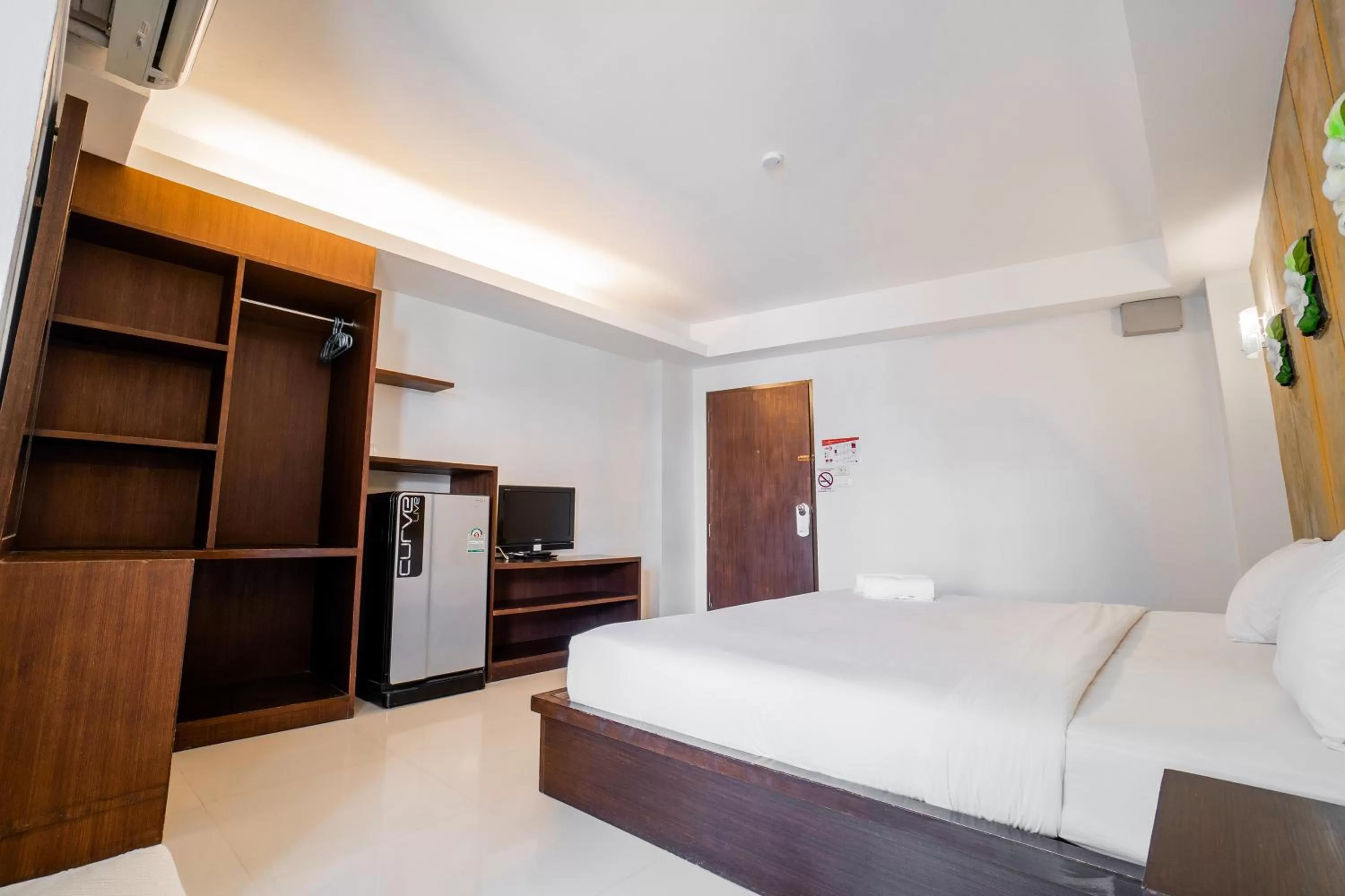 Photo of the whole room, Bed in Fun-D City View SHA Plus