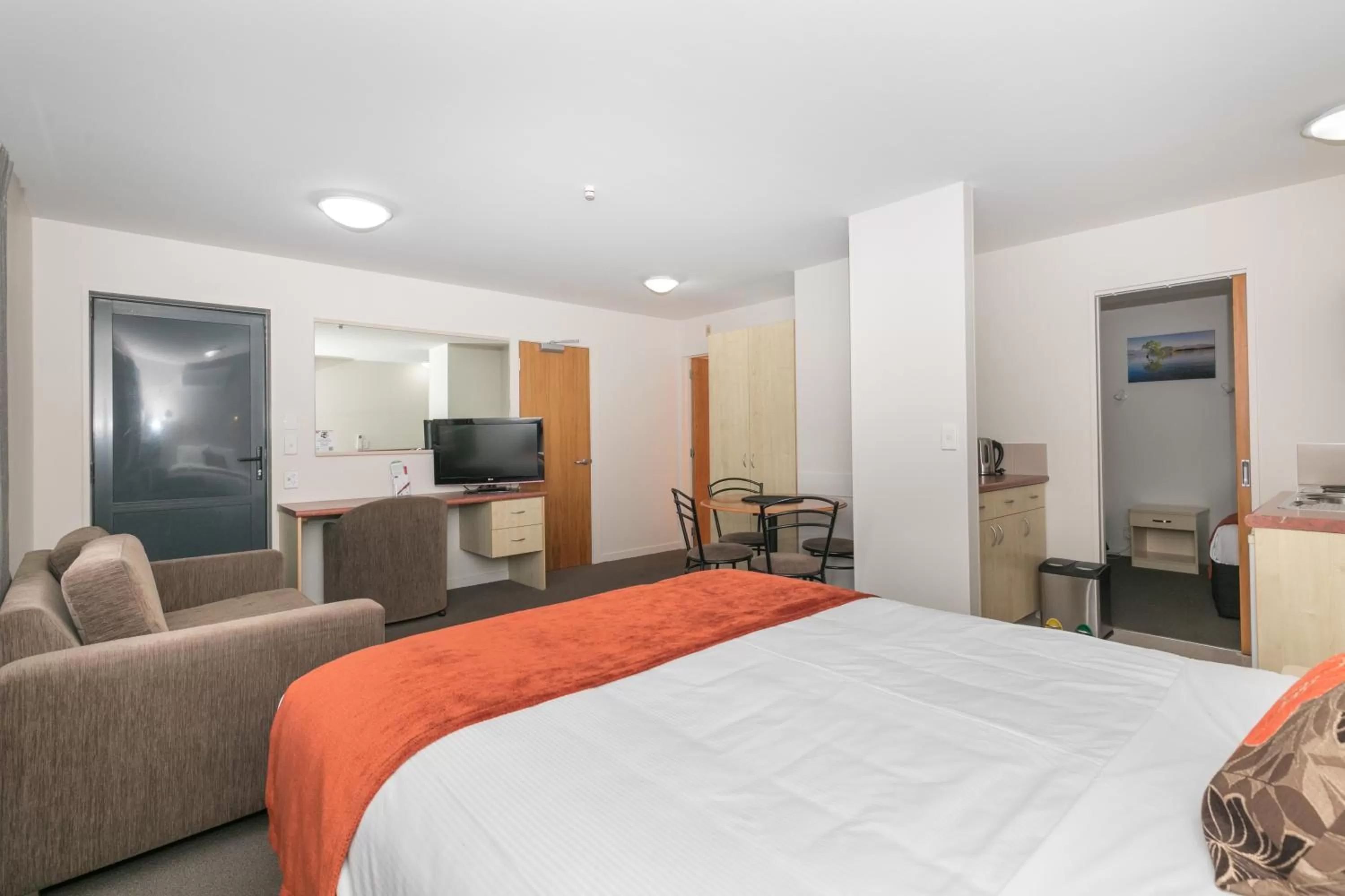 One Bedroom Family Unit (Queen, Bunks and Single) in Bella Vista Motel Lake Wanaka