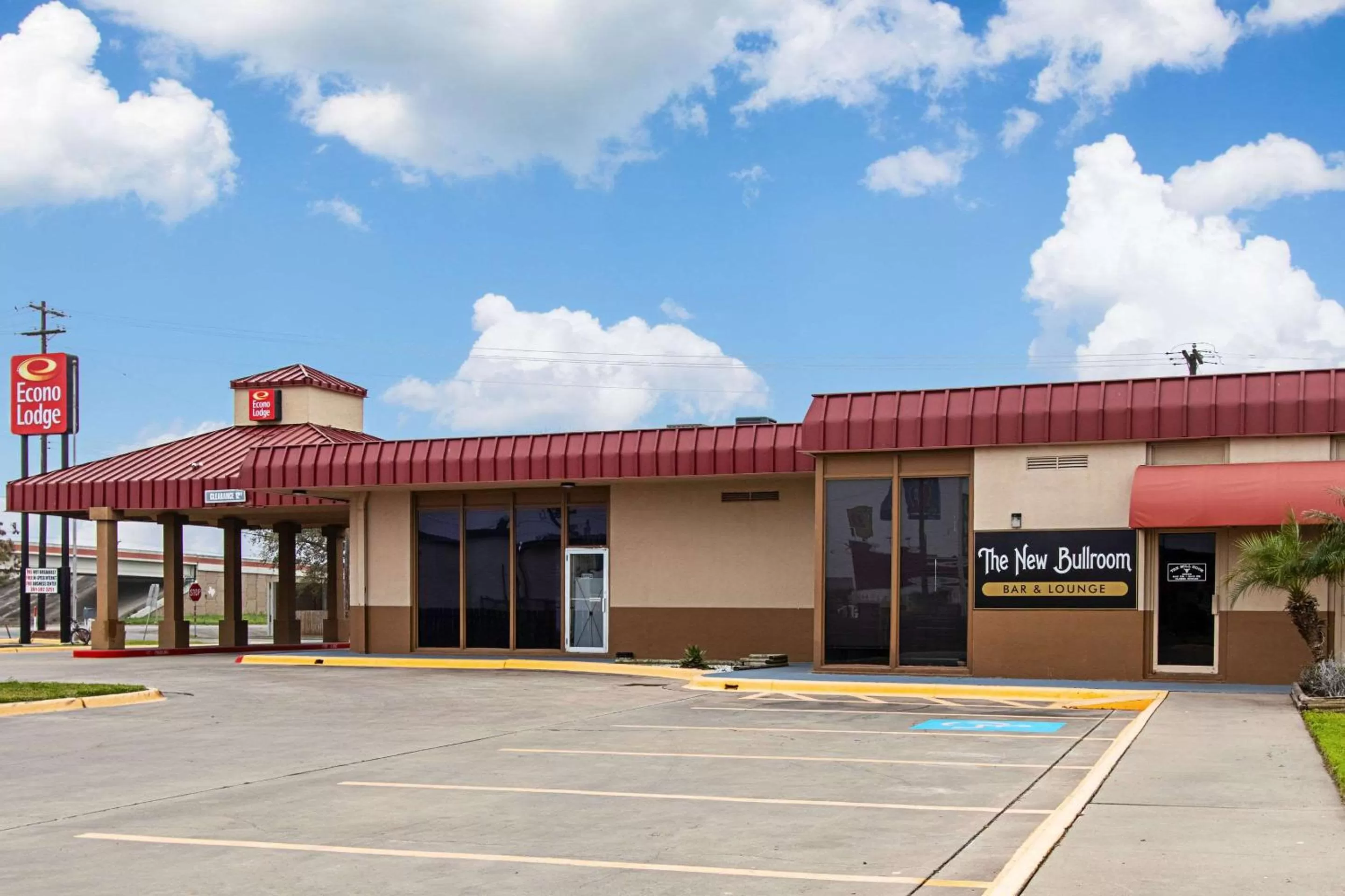 Property building in Econo Lodge Kingsville
