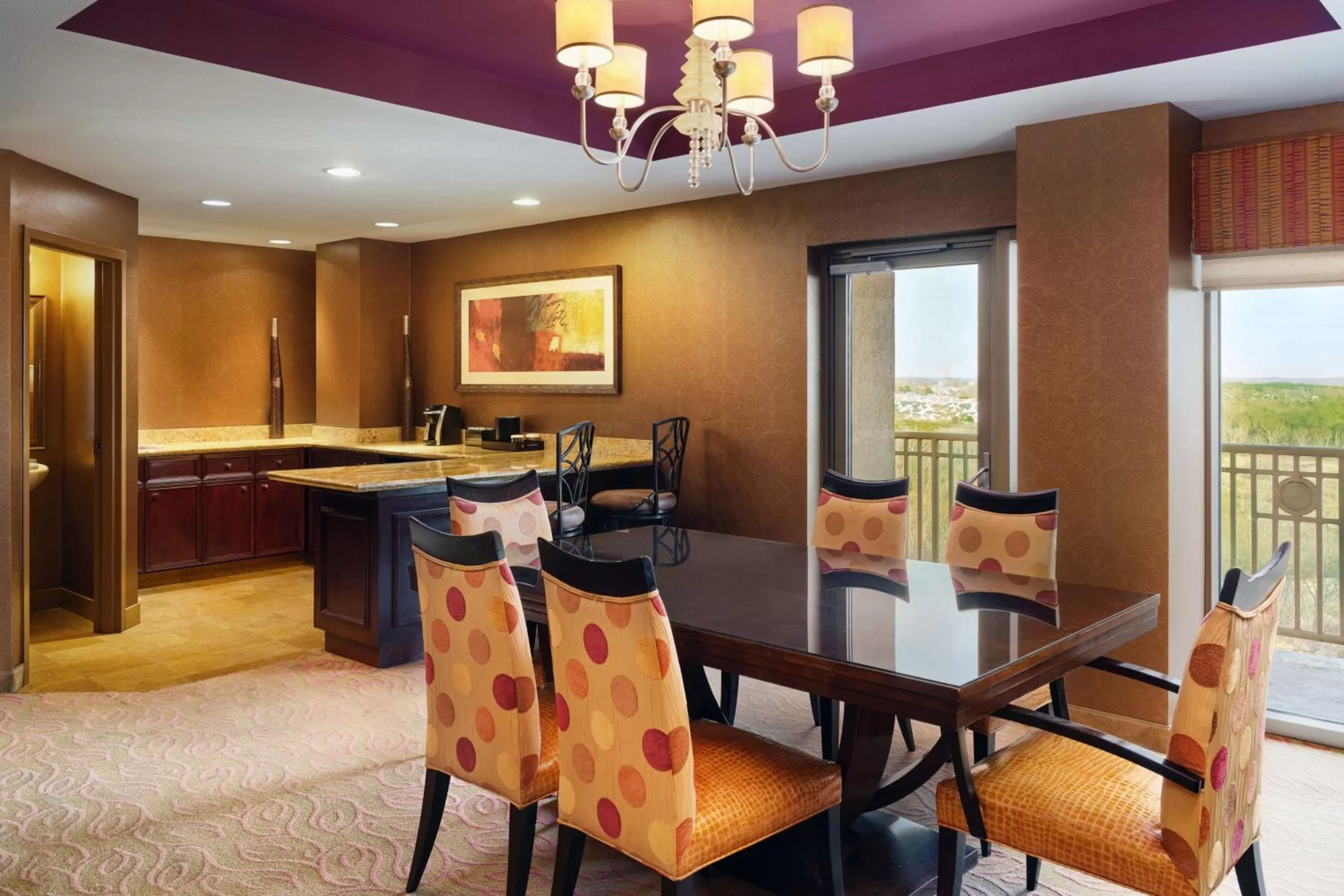 Kitchen or kitchenette in Embassy Suites by Hilton Charlotte Concord Golf Resort & Spa