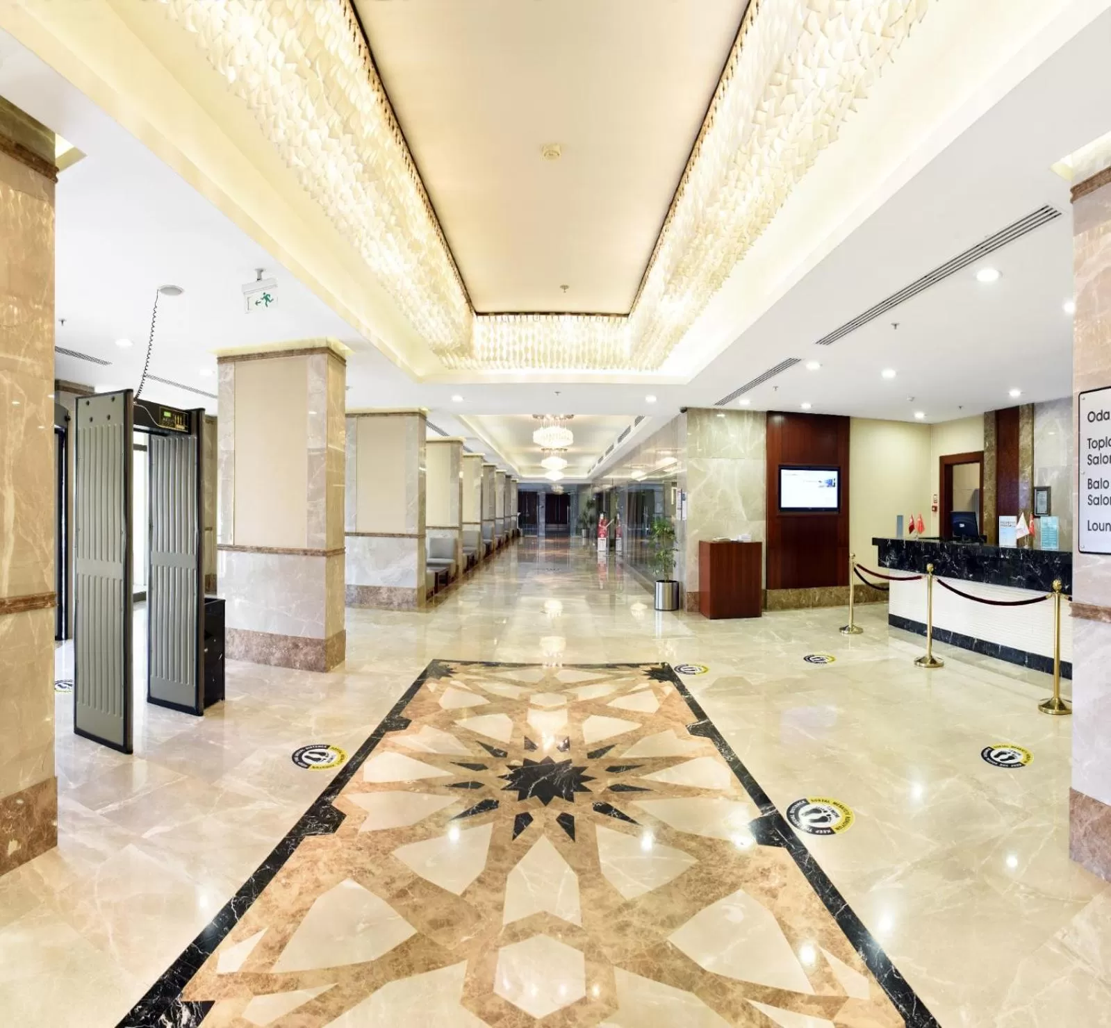 Lobby or reception in Ramada Plaza Altin Kayisi Hotel