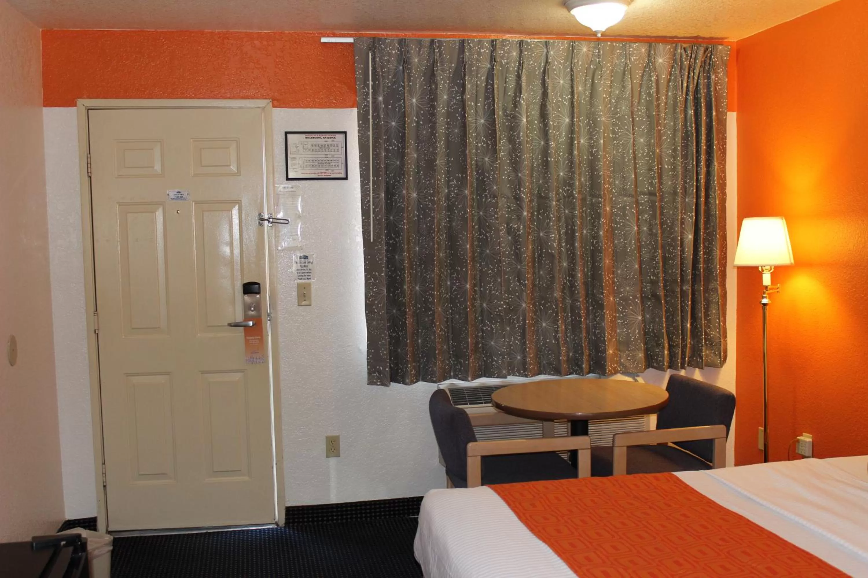 Seating area, Bed in Howard Johnson by Wyndham Holbrook