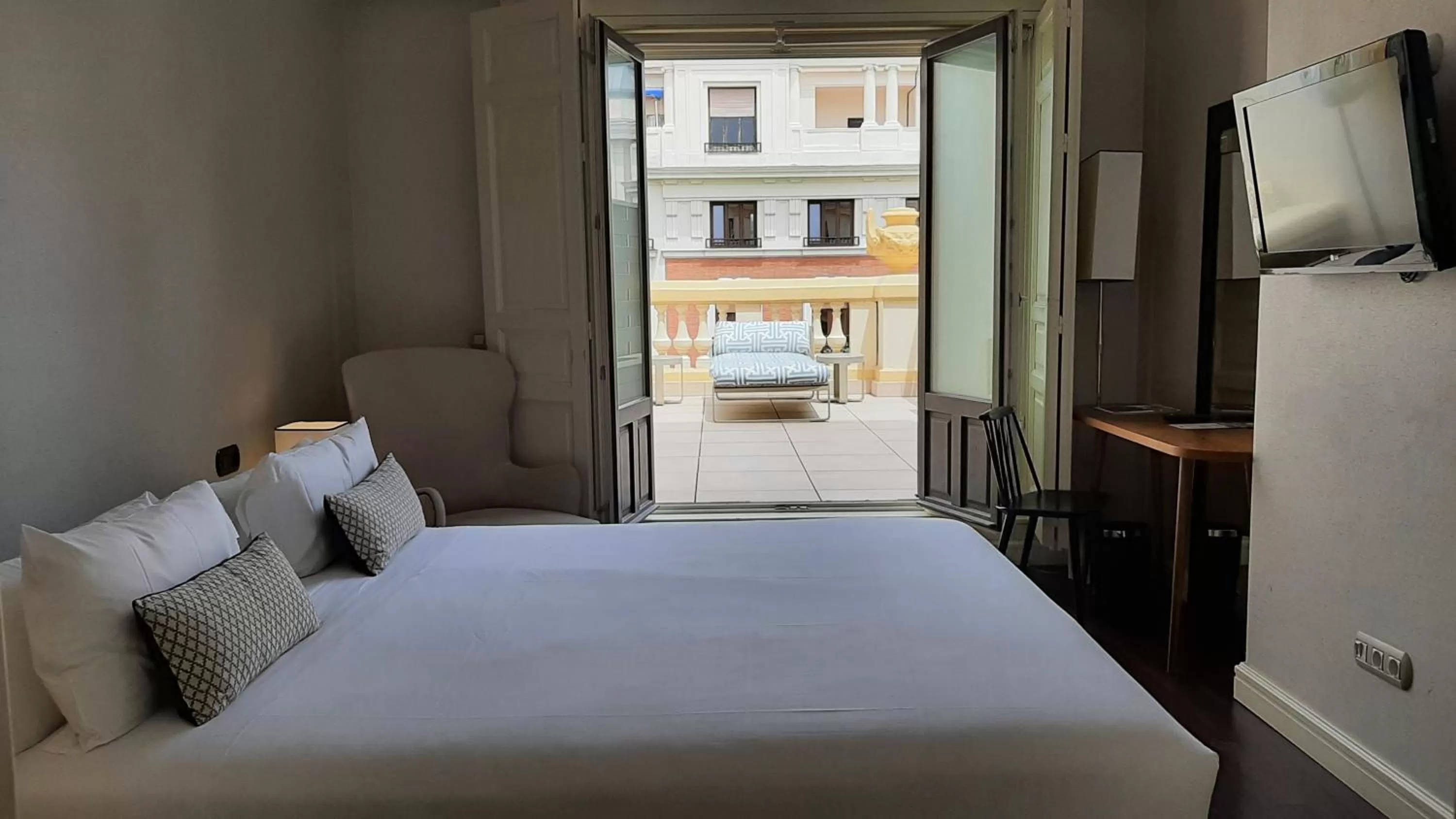 Bed in Hotel Sardinero Madrid