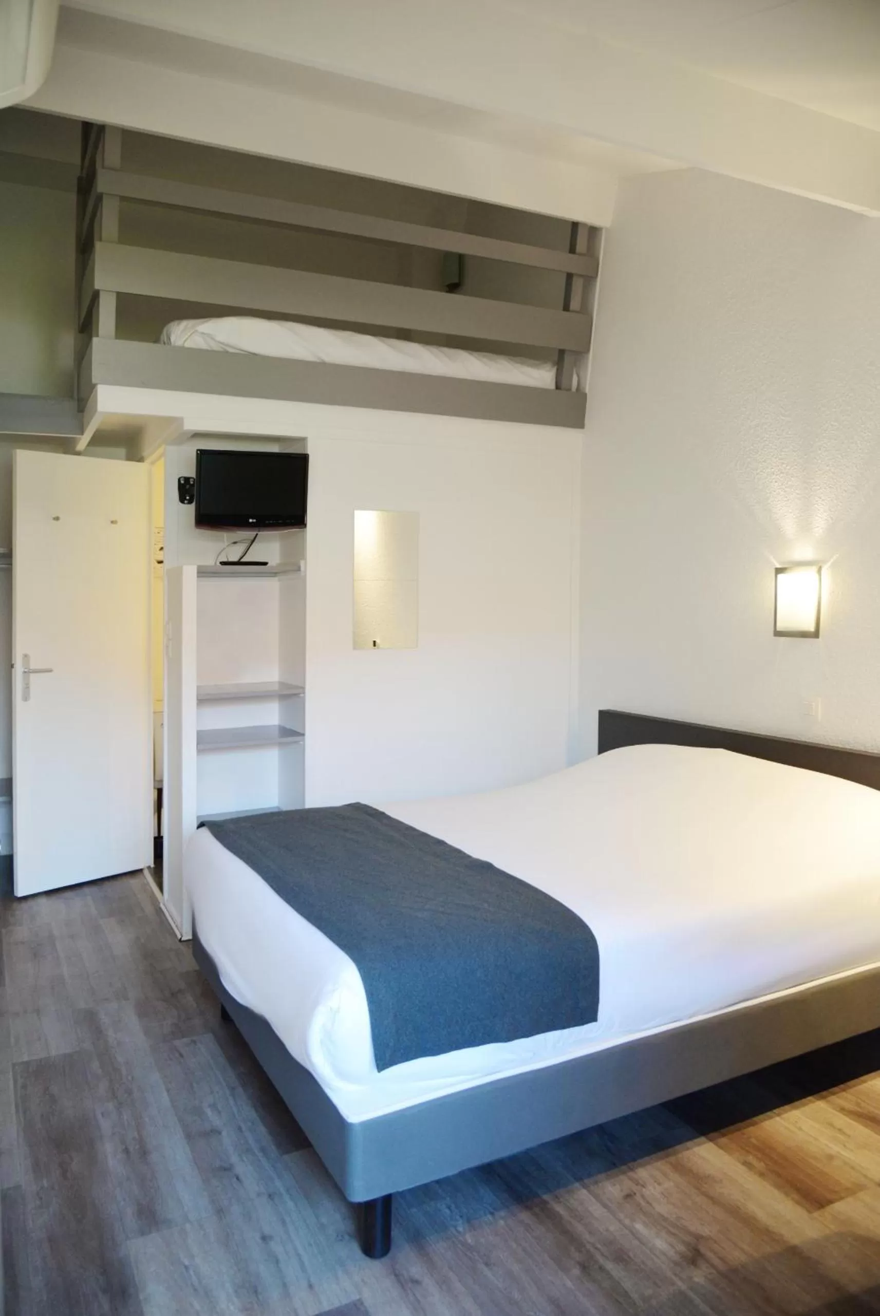 Photo of the whole room, Bed in Aerel Hotel Aéroport Blagnac
