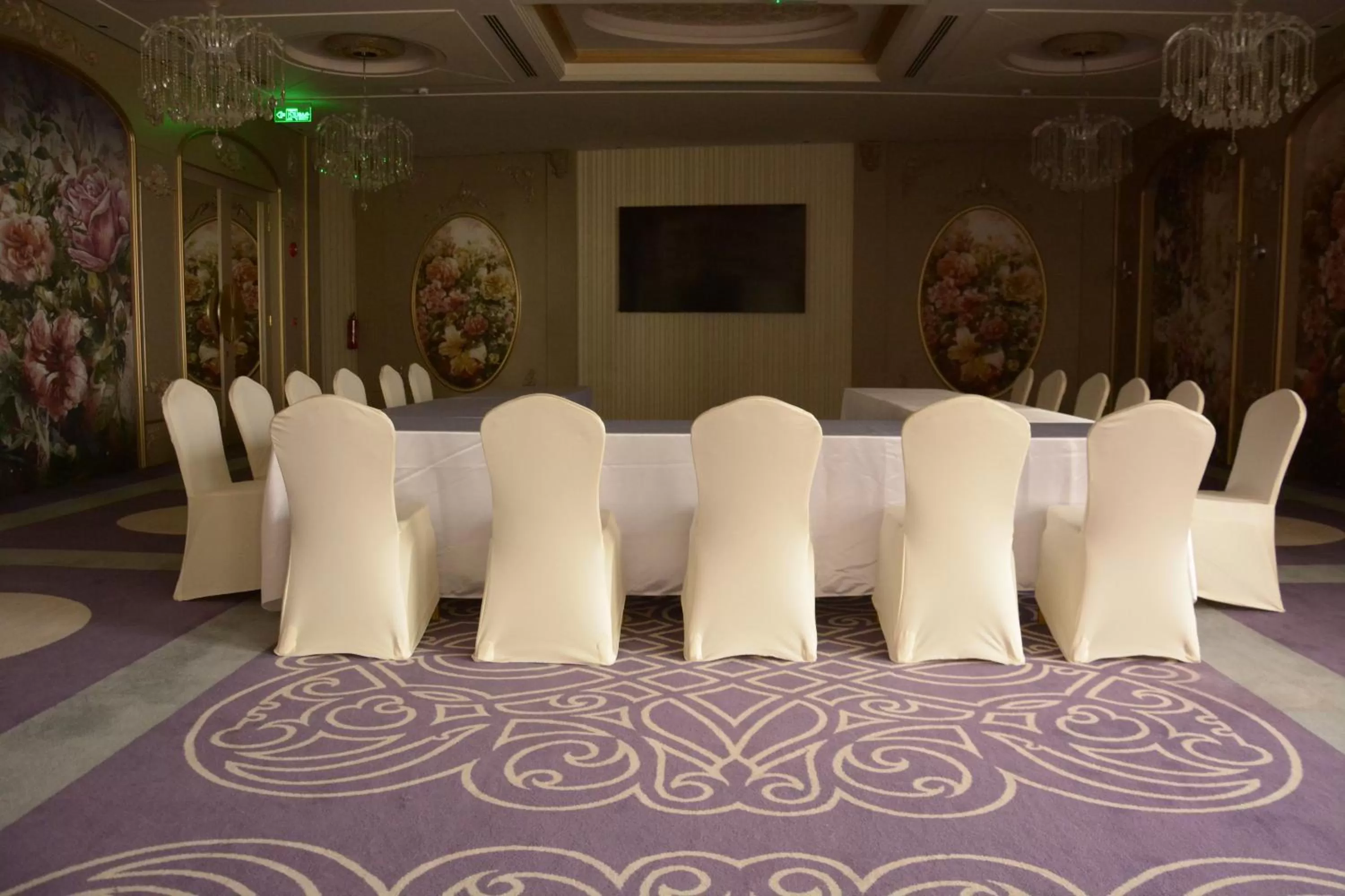 Meeting/conference room in Harir Palace Hotel